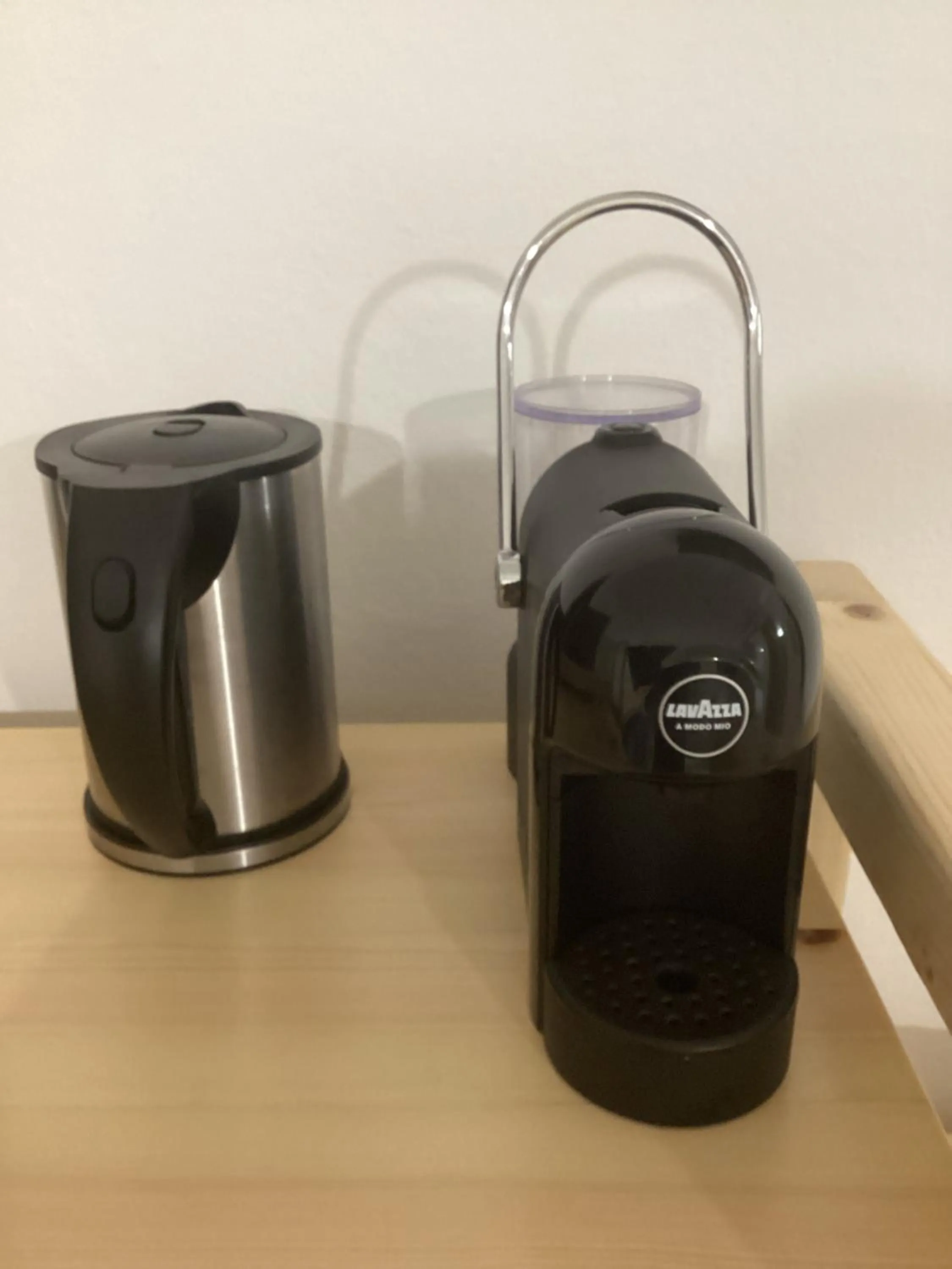 Coffee/tea facilities in B&B Les Chambres Rooms & Suite