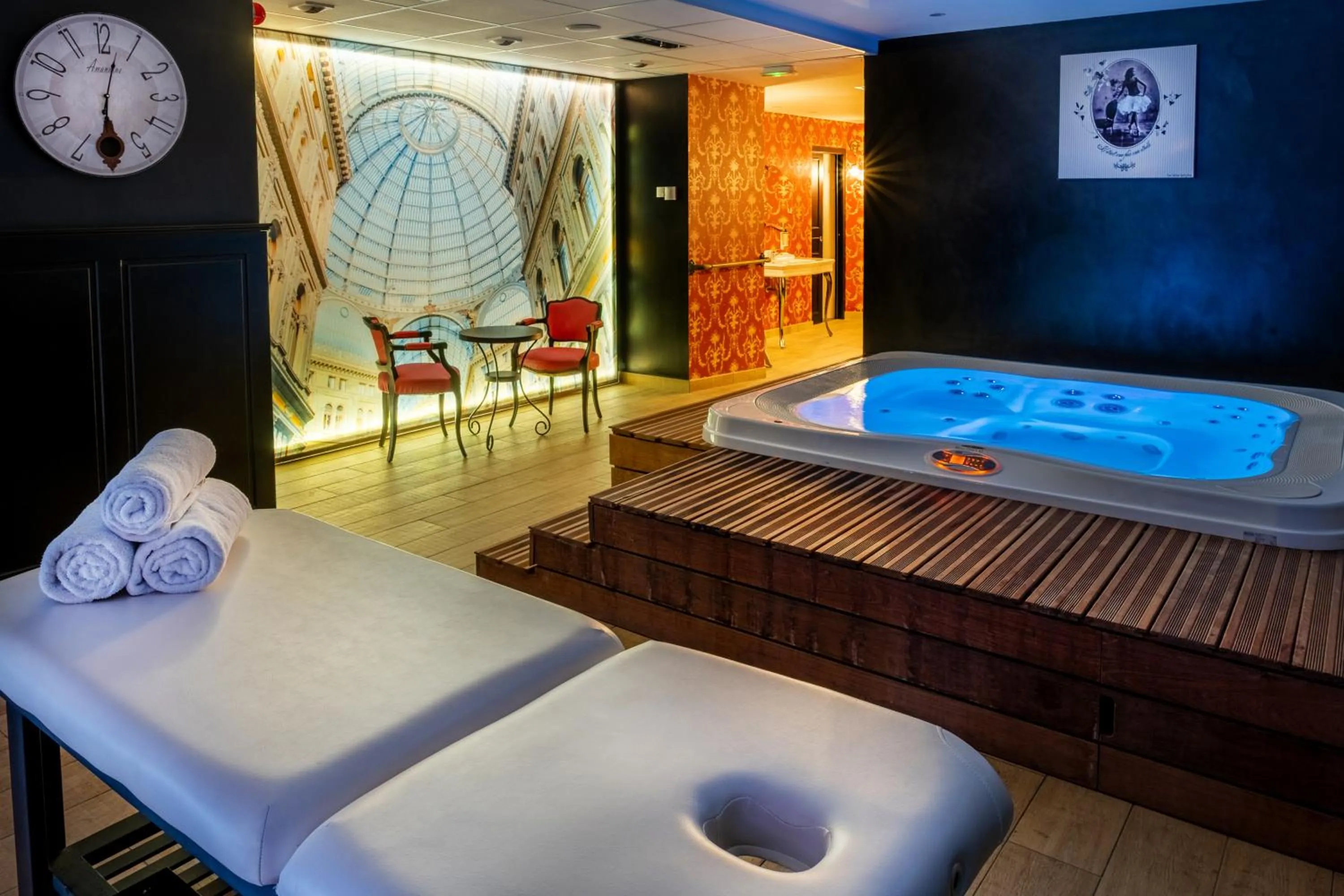 Massage, Bed in Grand Hotel Gallia & Londres