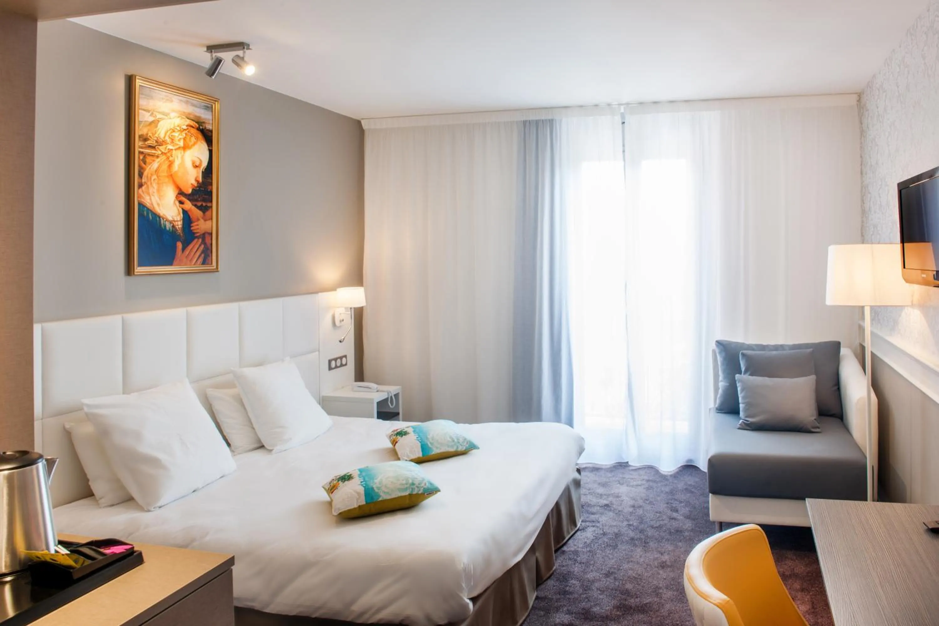 Photo of the whole room, Bed in Grand Hotel Gallia & Londres