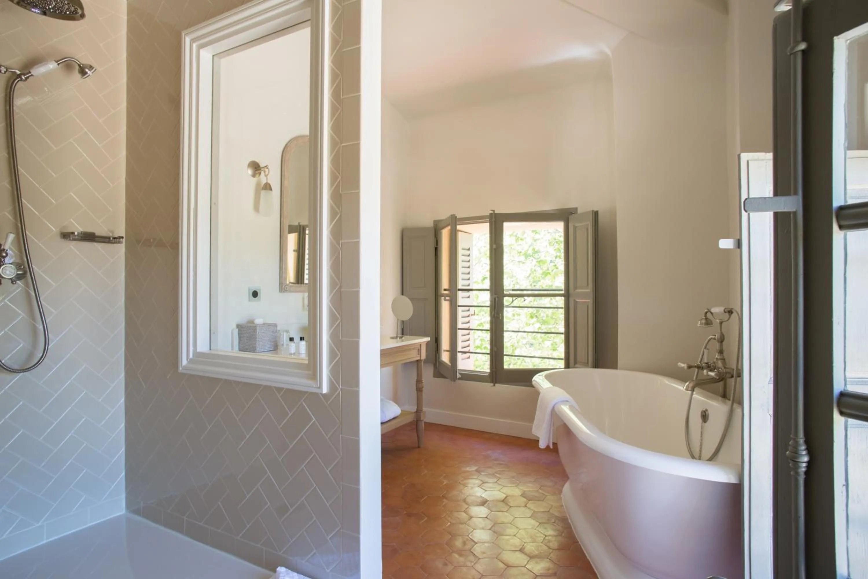 Shower in Château de Fonscolombe