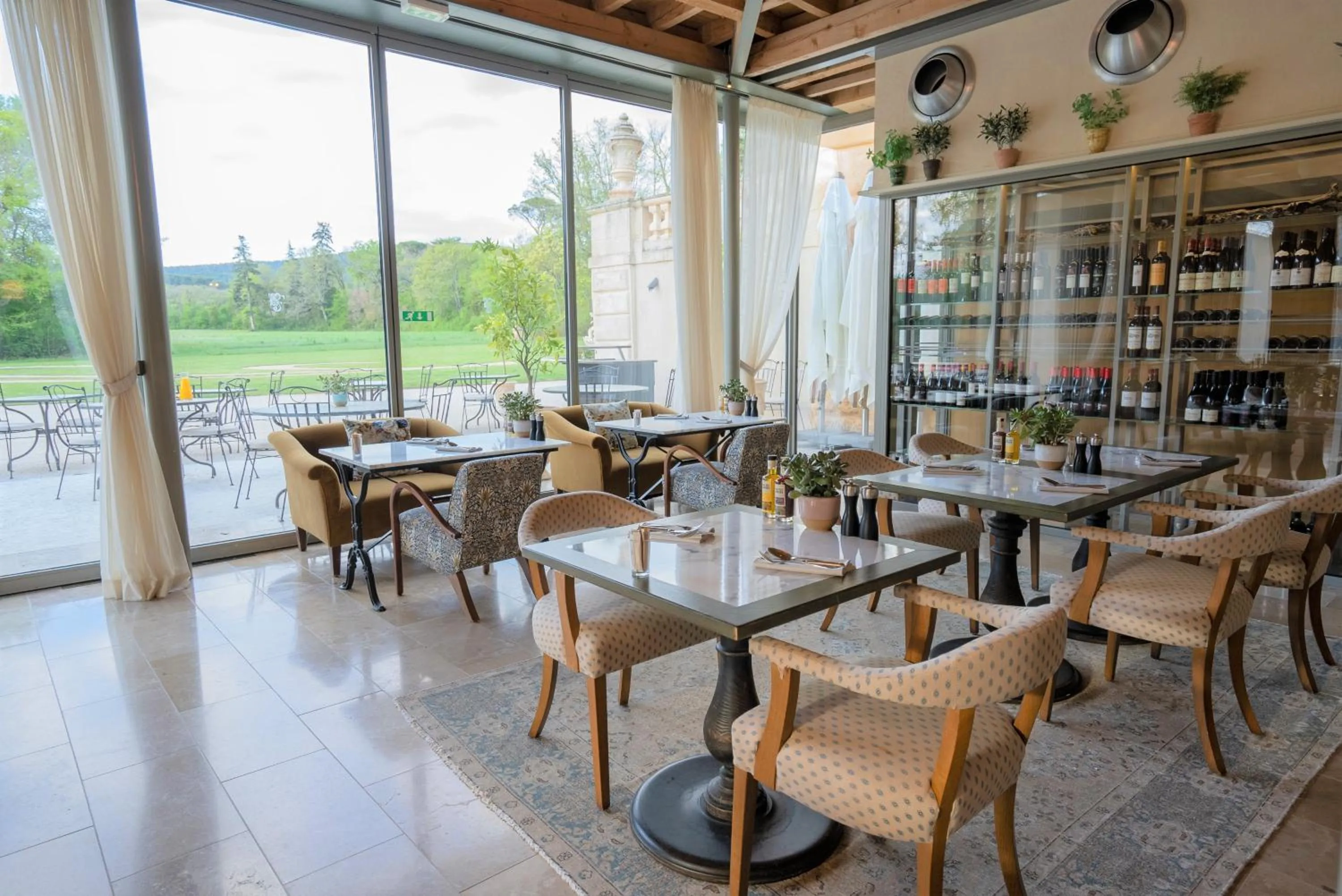 Restaurant/places to eat in Château de Fonscolombe