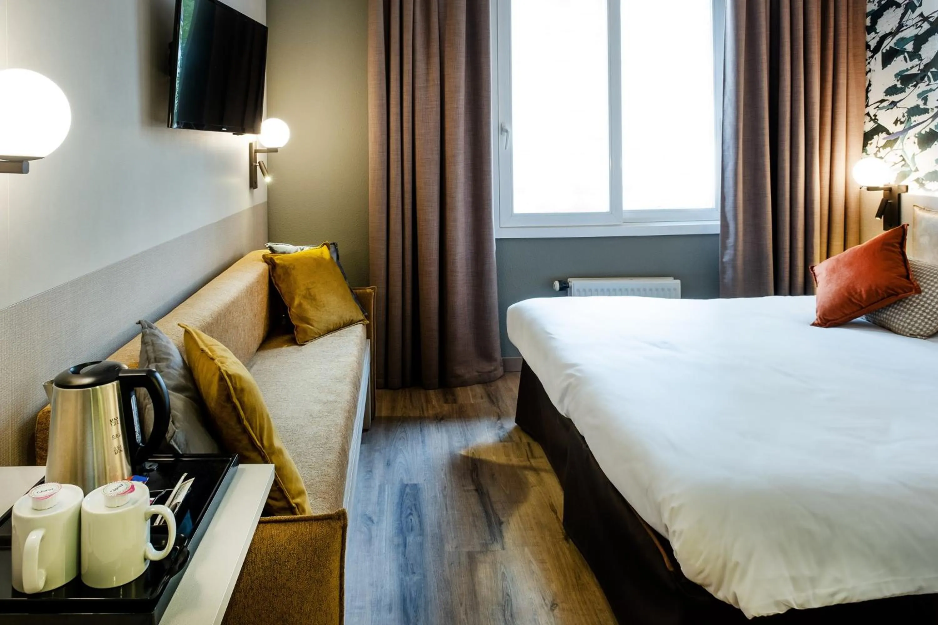 Bedroom, Bed in Hôtel La Solitude