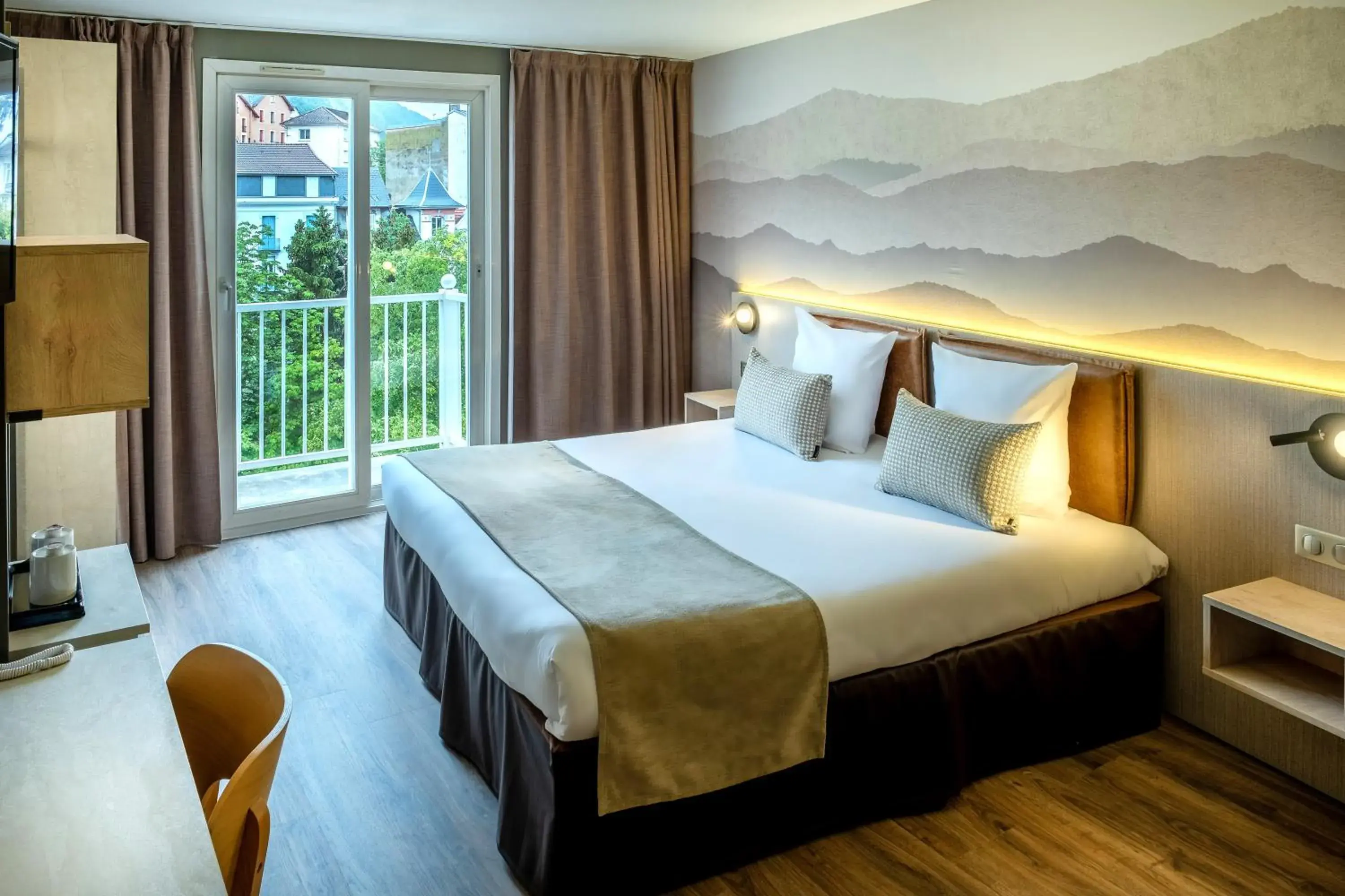 Superior Triple Room in Hôtel La Solitude Superior Triple Room in Hôtel La Solitude