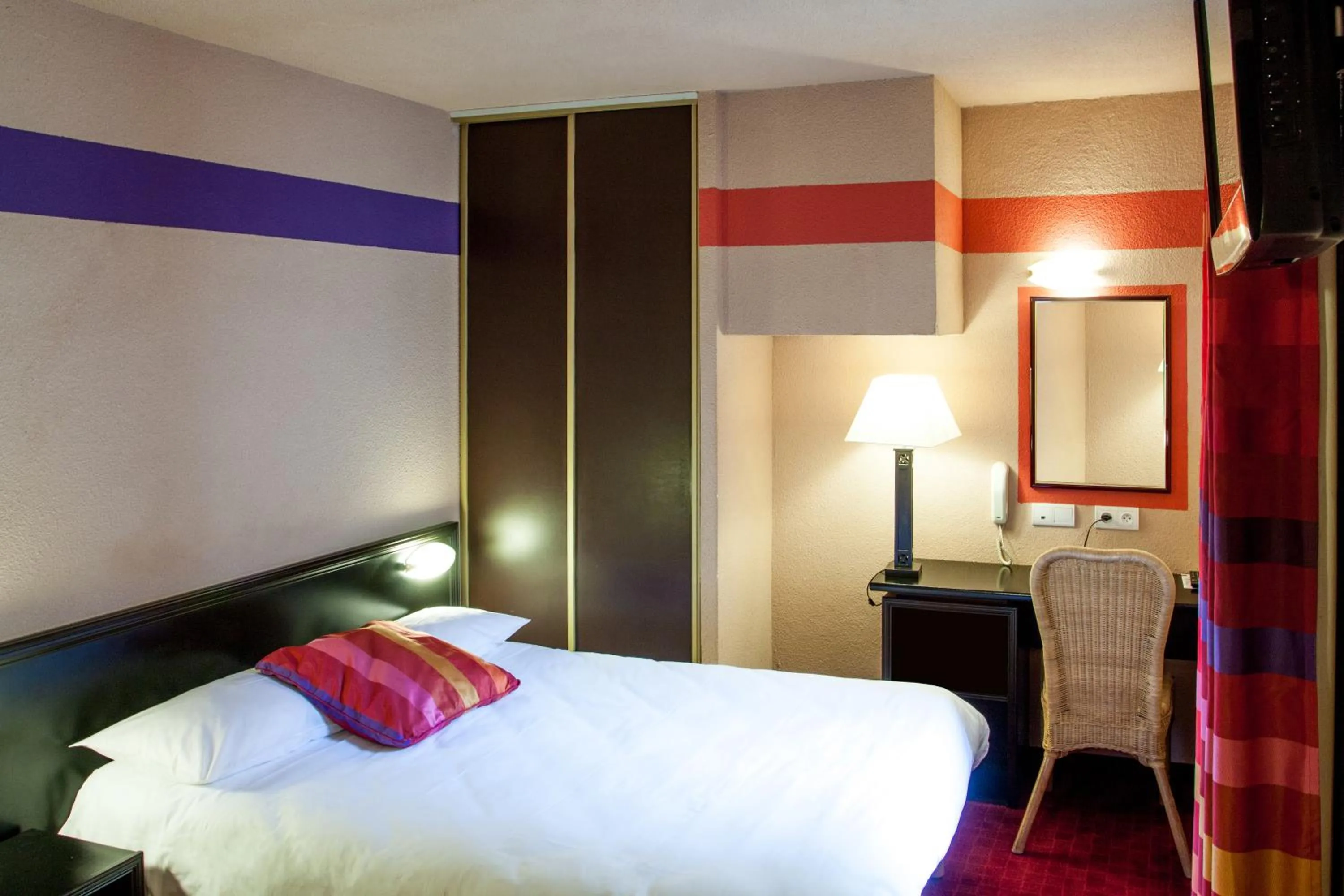 Bedroom, Bed in Hôtel Saint Sauveur