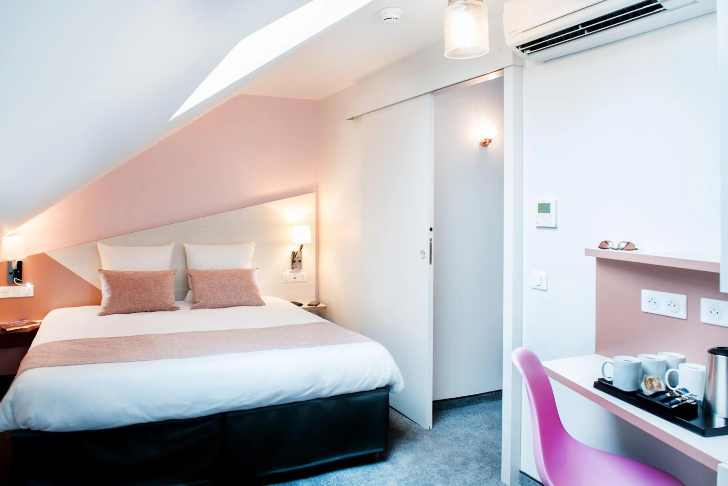 Bed in Hôtel Sainte-Rose