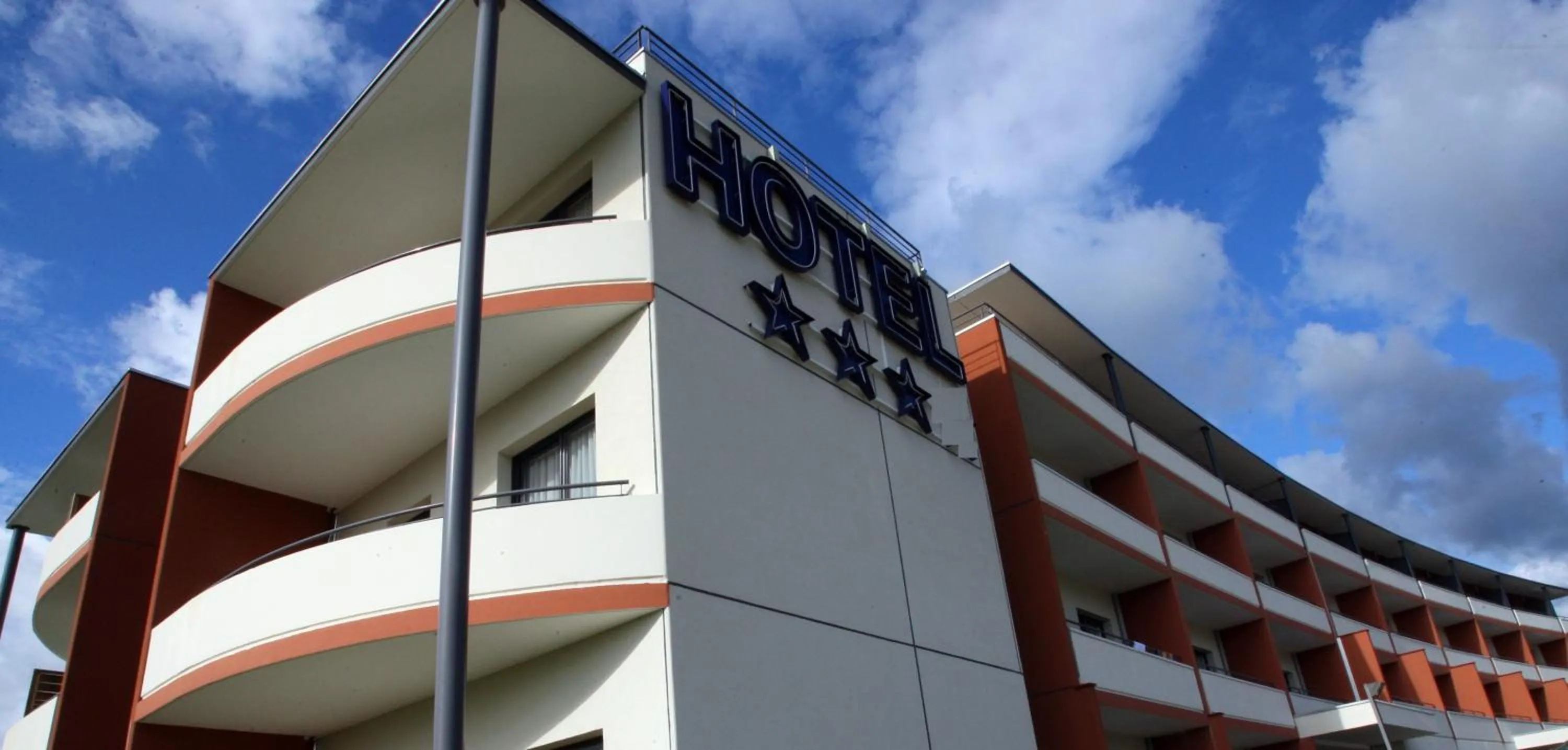 Facade/entrance in Hôtel Le Palladior Voiron