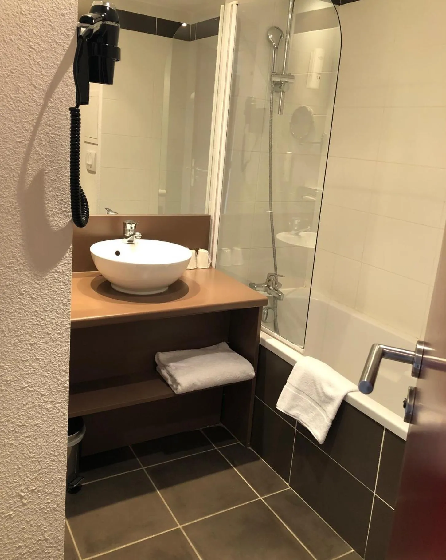 Bathroom in Hôtel Le Palladior Voiron