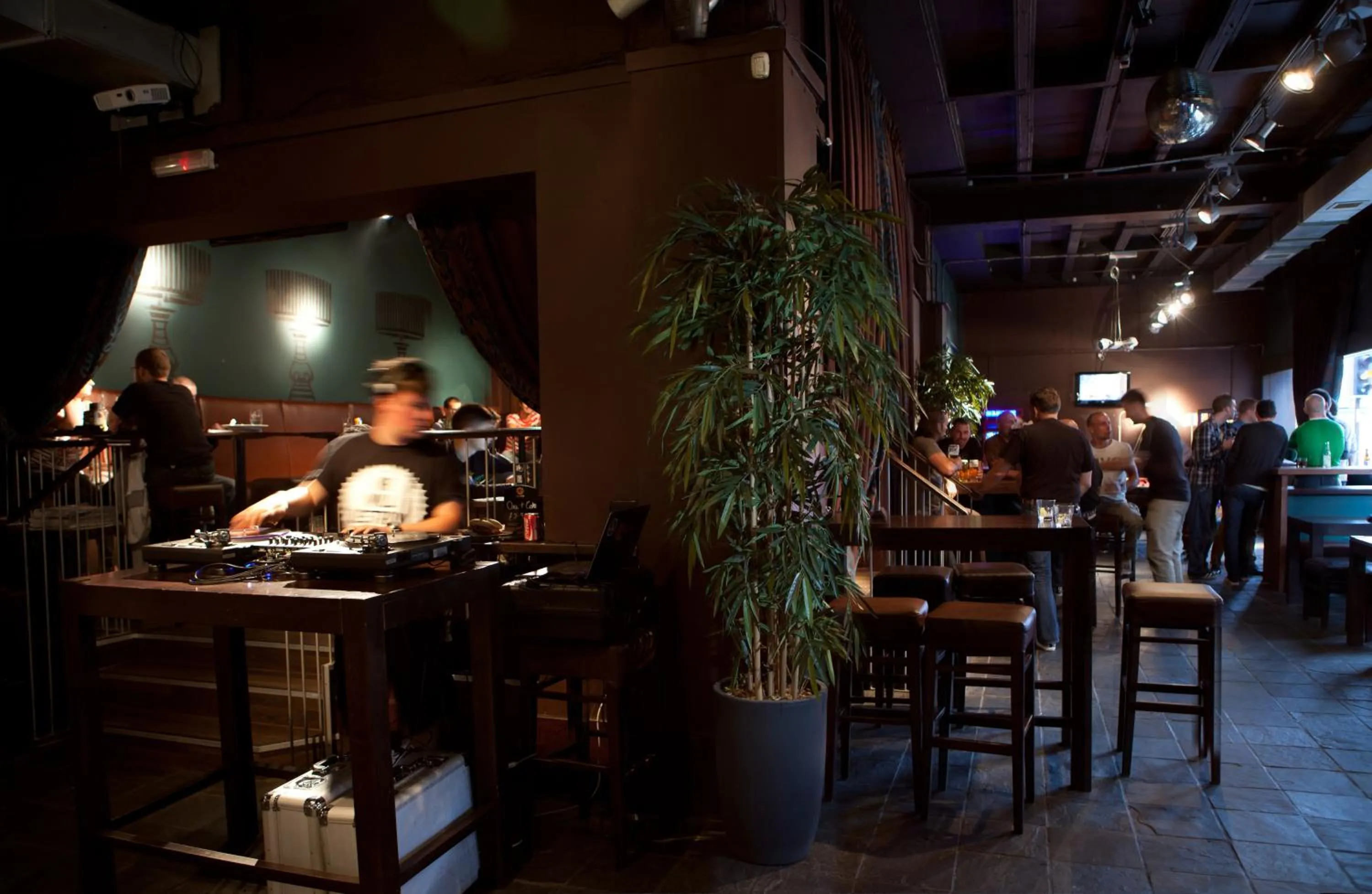 Nightclub / DJ, Restaurant/Places to Eat in Euro Hostel Glasgow