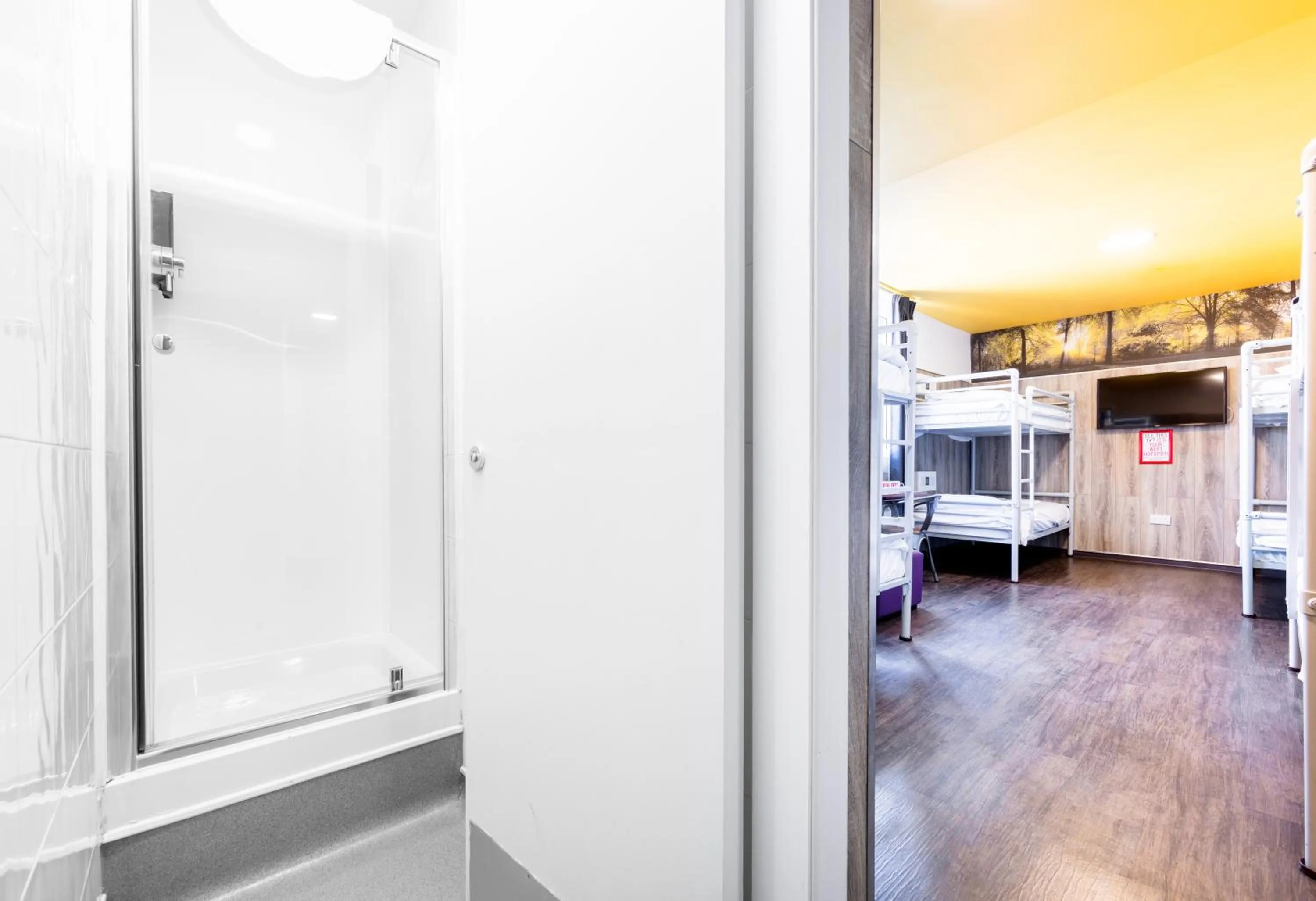 Bedroom, Bathroom in Euro Hostel Glasgow