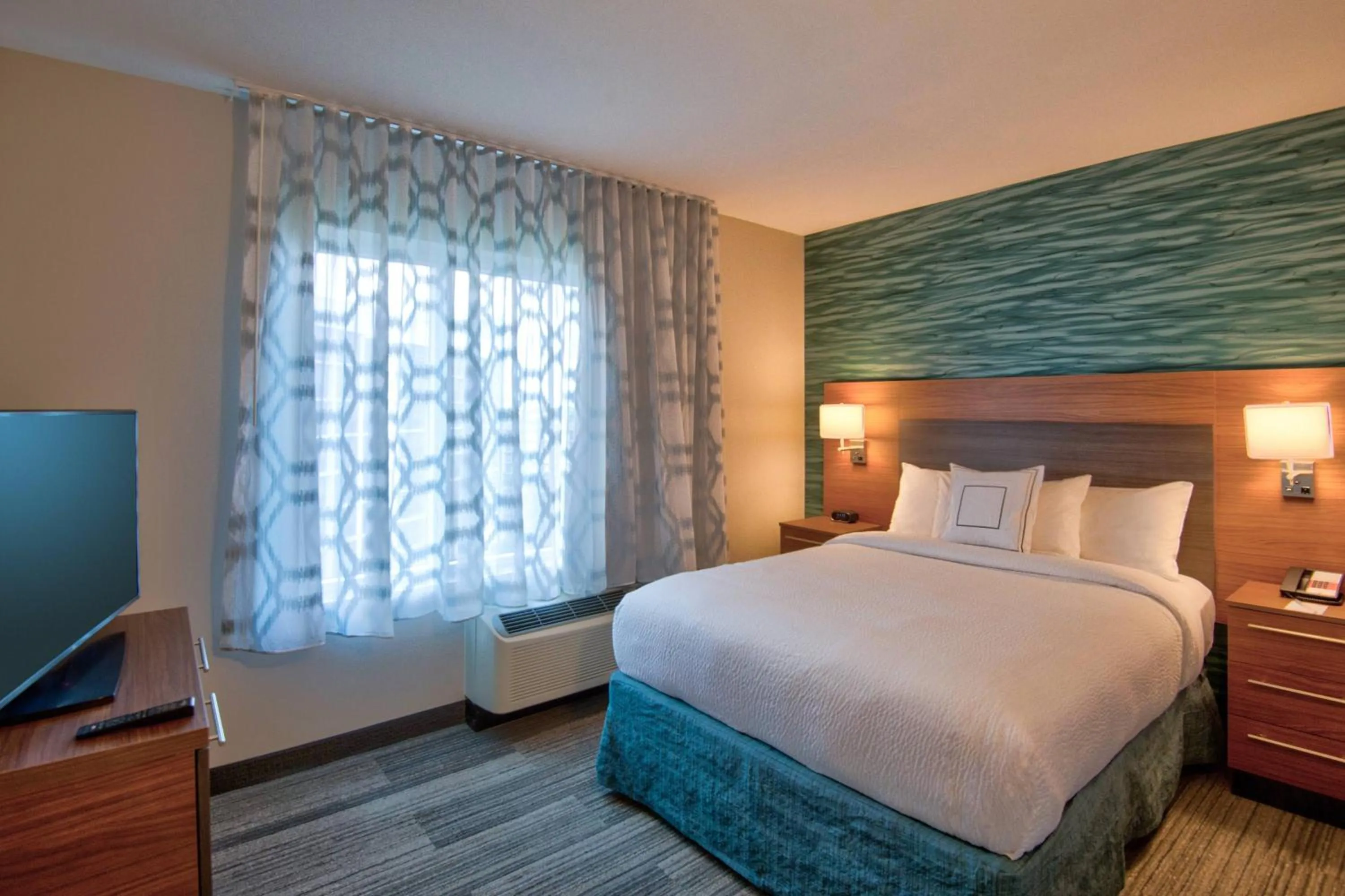 Bedroom, Bed in TownePlace Suites by Marriott Miami Airport