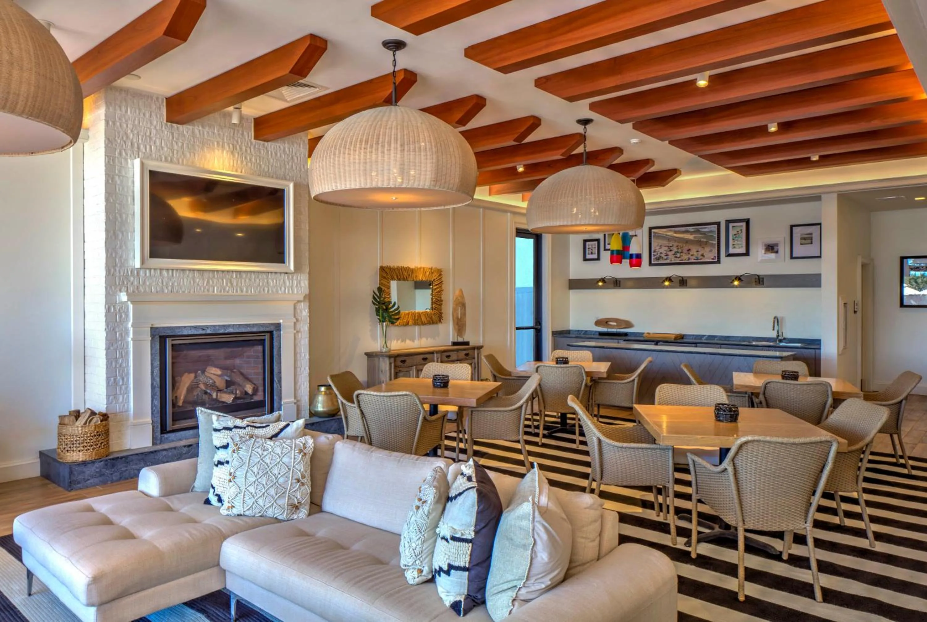 Seating area in The Cavalier Virginia Beach, Autograph Collection