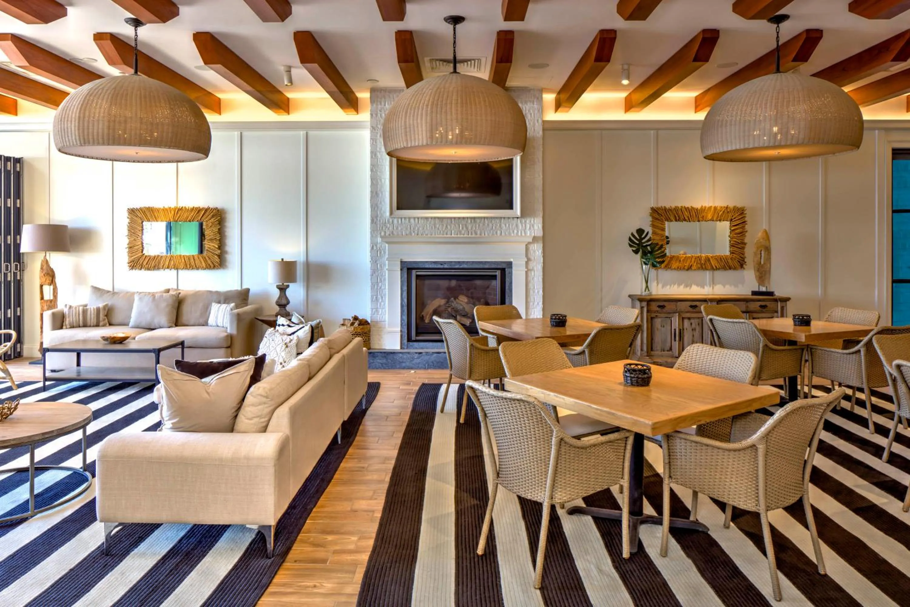 Seating area in The Cavalier Virginia Beach, Autograph Collection