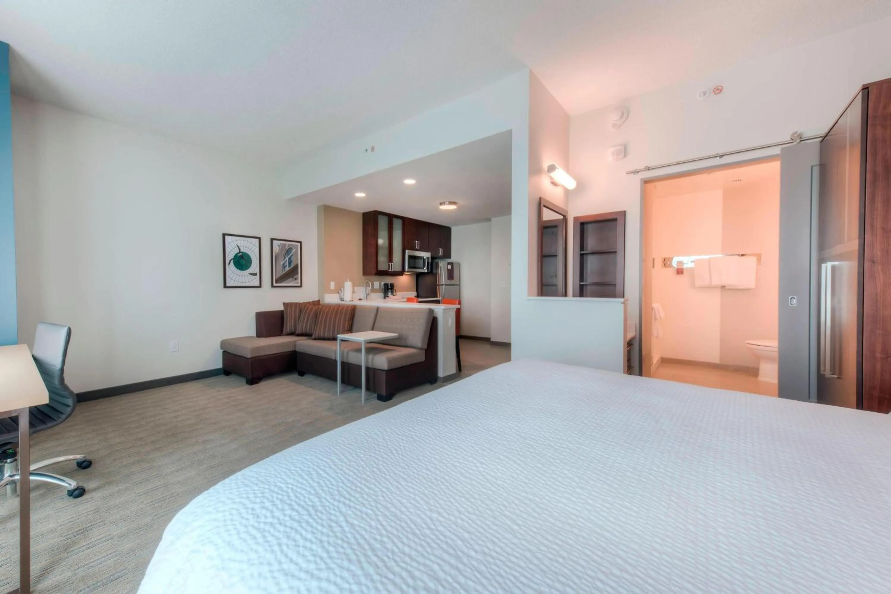 Living room, Bed in Residence Inn by Marriott Raleigh Downtown