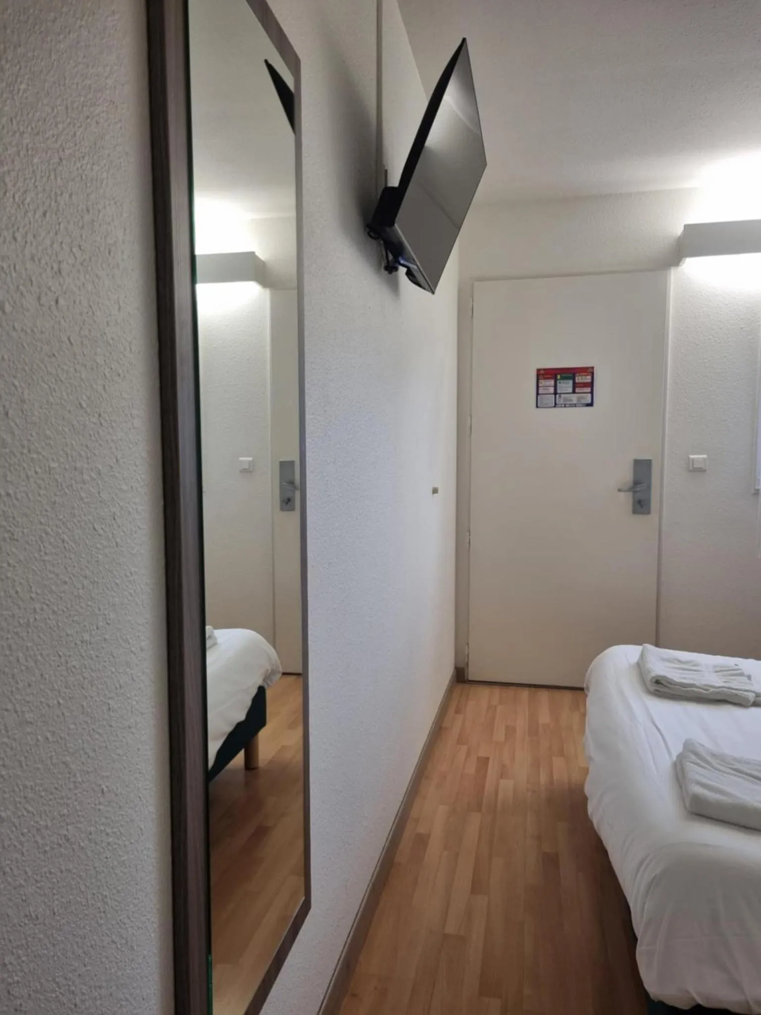 TV and multimedia, Bed in The Originals Access, Hôtel Le Lutéa