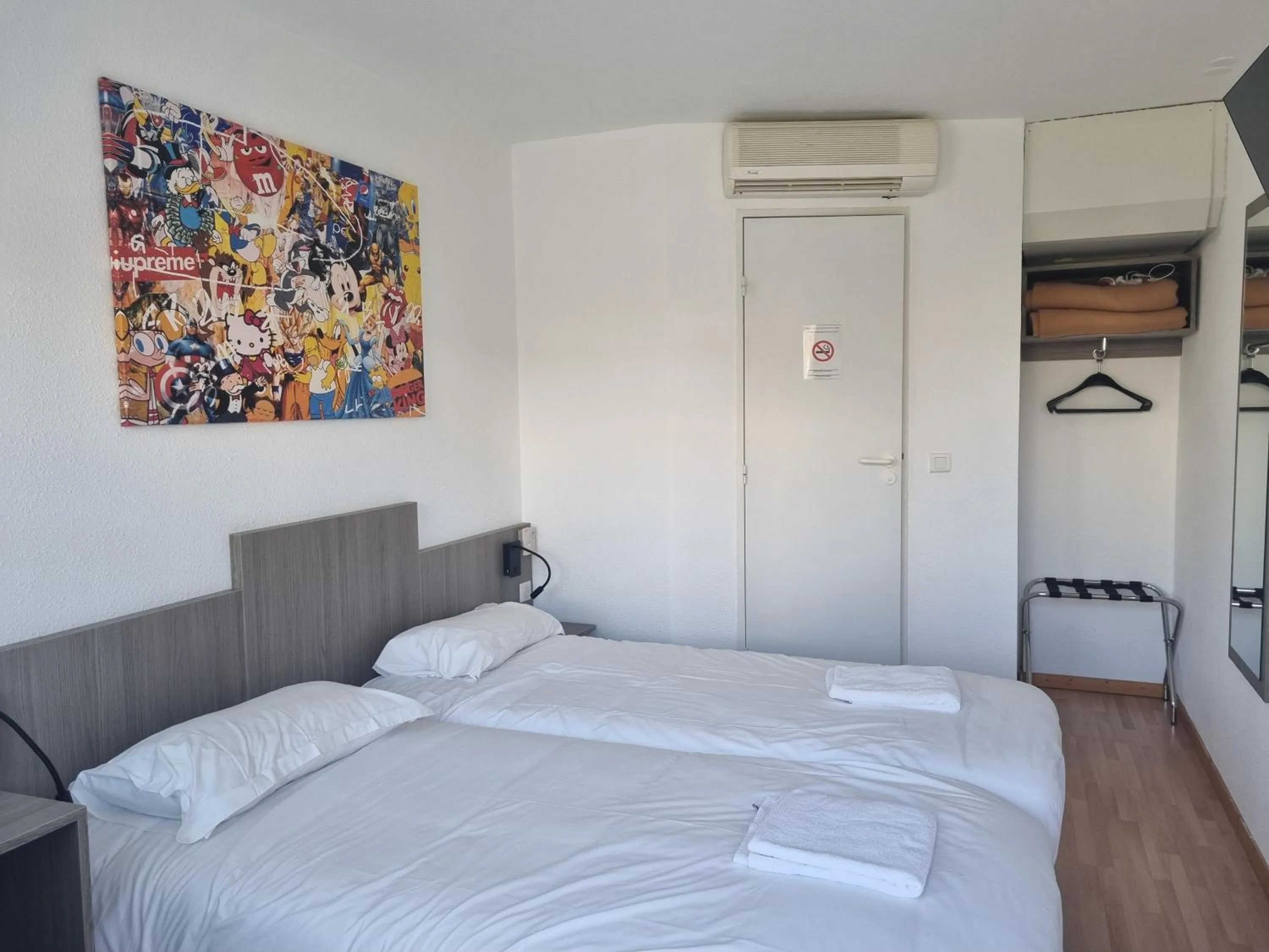 Bed in The Originals Access, Hôtel Le Lutéa