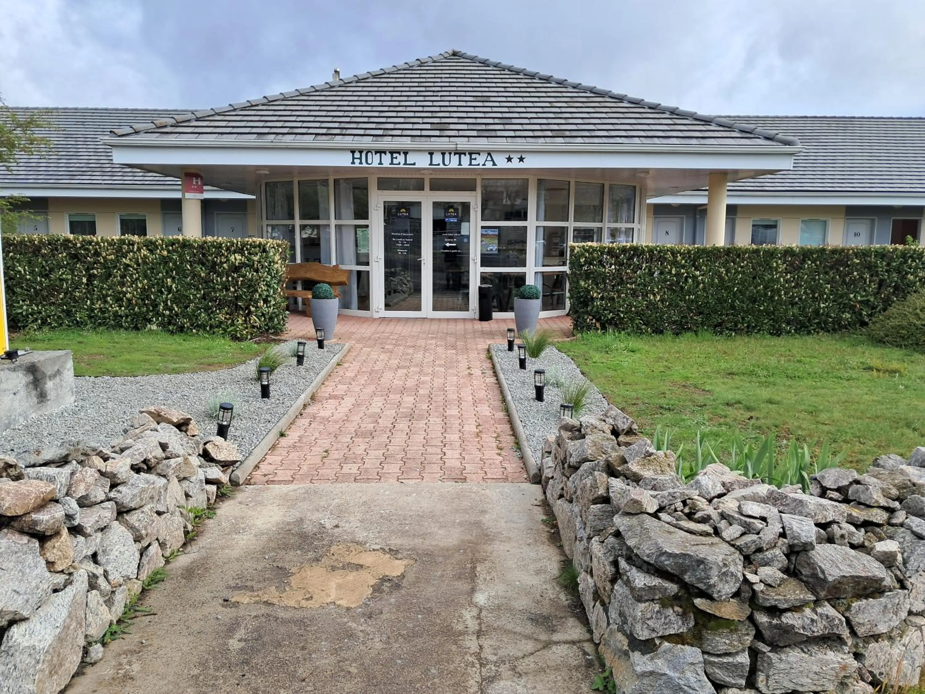 Facade/entrance in The Originals Access, Hôtel Le Lutéa