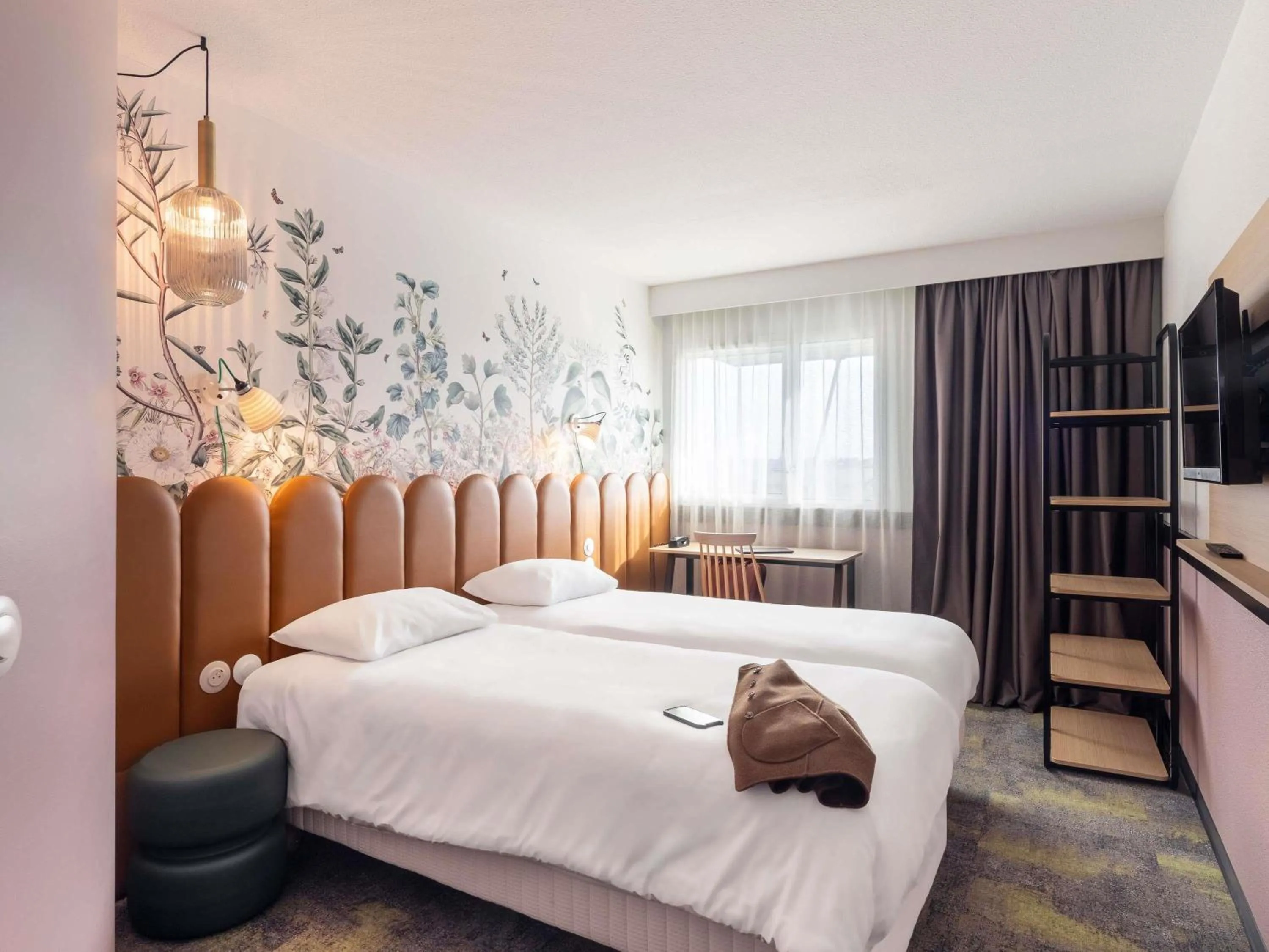 Bedroom, Bed in ibis Styles Pontivy centre Bretagne