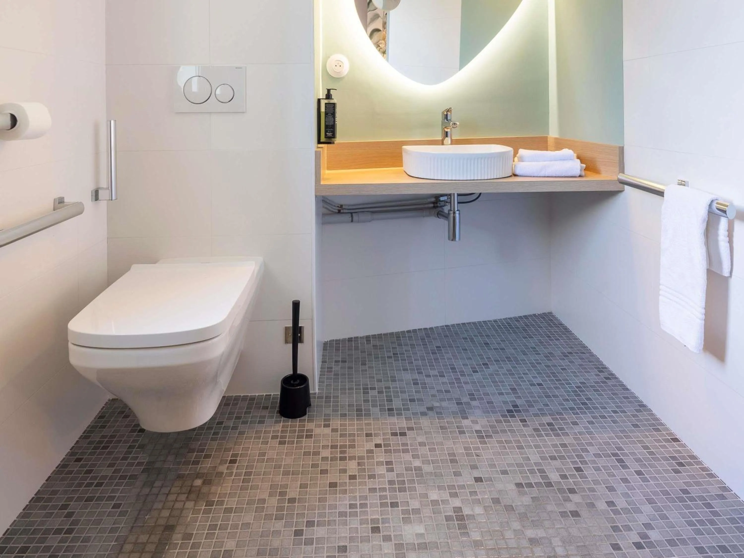 Bedroom in ibis Styles Pontivy centre Bretagne