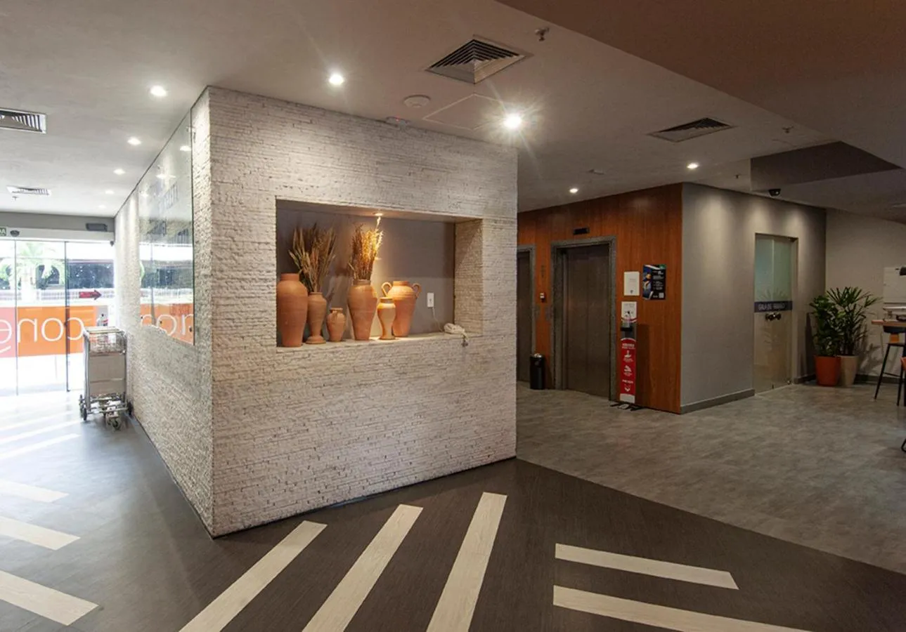 Lobby or reception in Ibis Budget Salvador