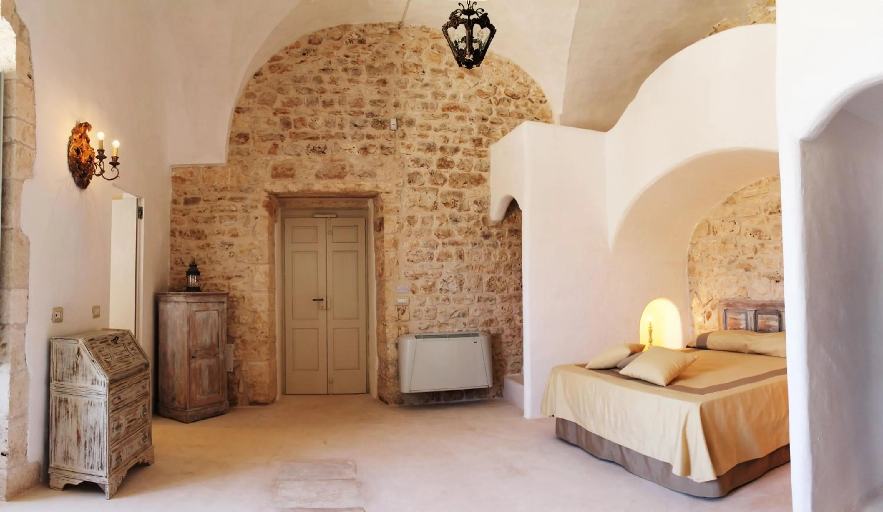 Bedroom, Bed in Palazzo Camarda B&B