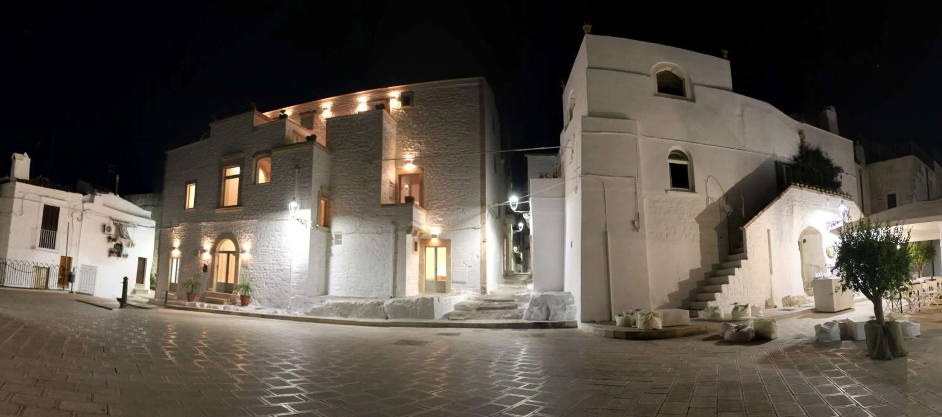 Facade/entrance in Palazzo Camarda B&B