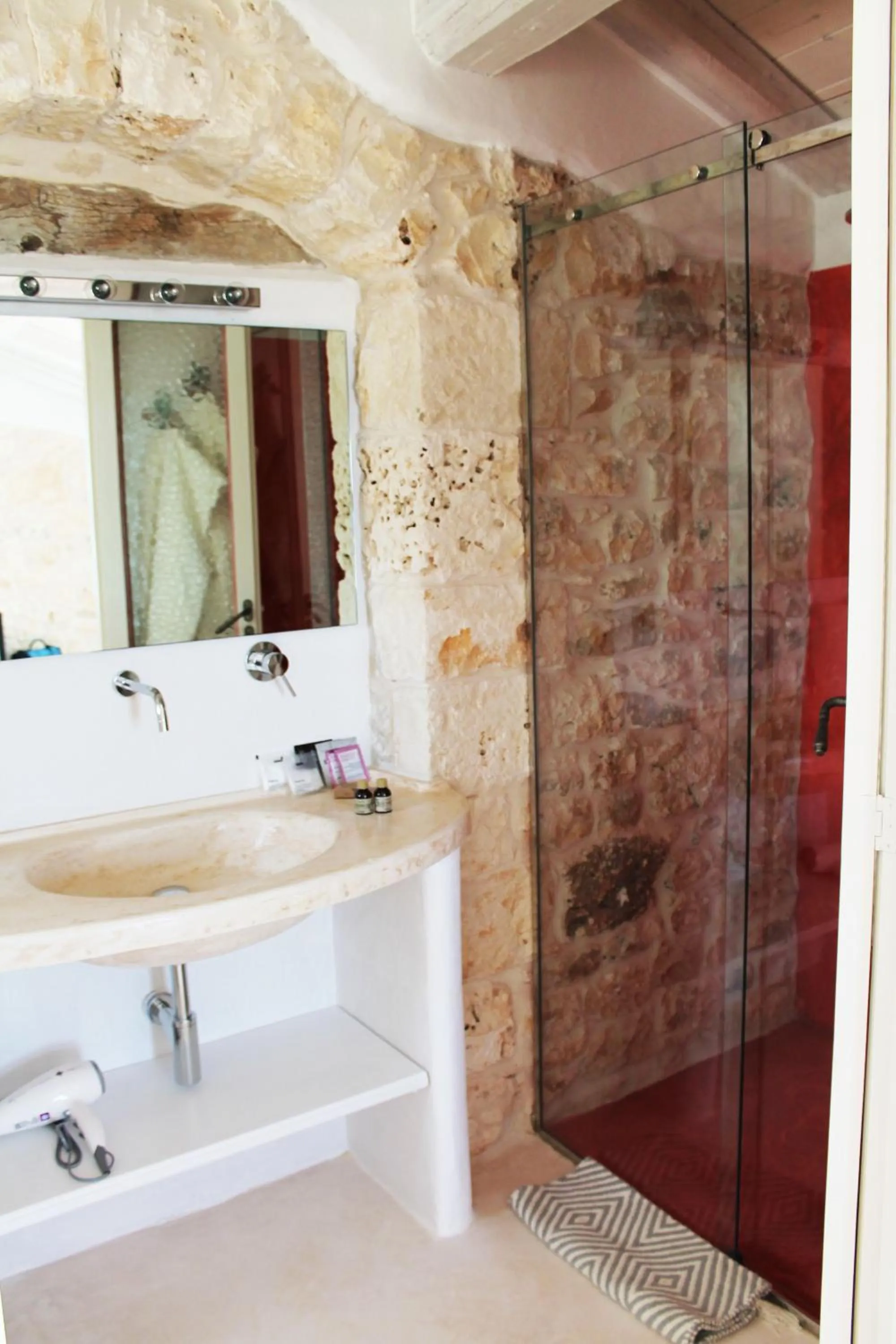 Bathroom in Palazzo Camarda B&B