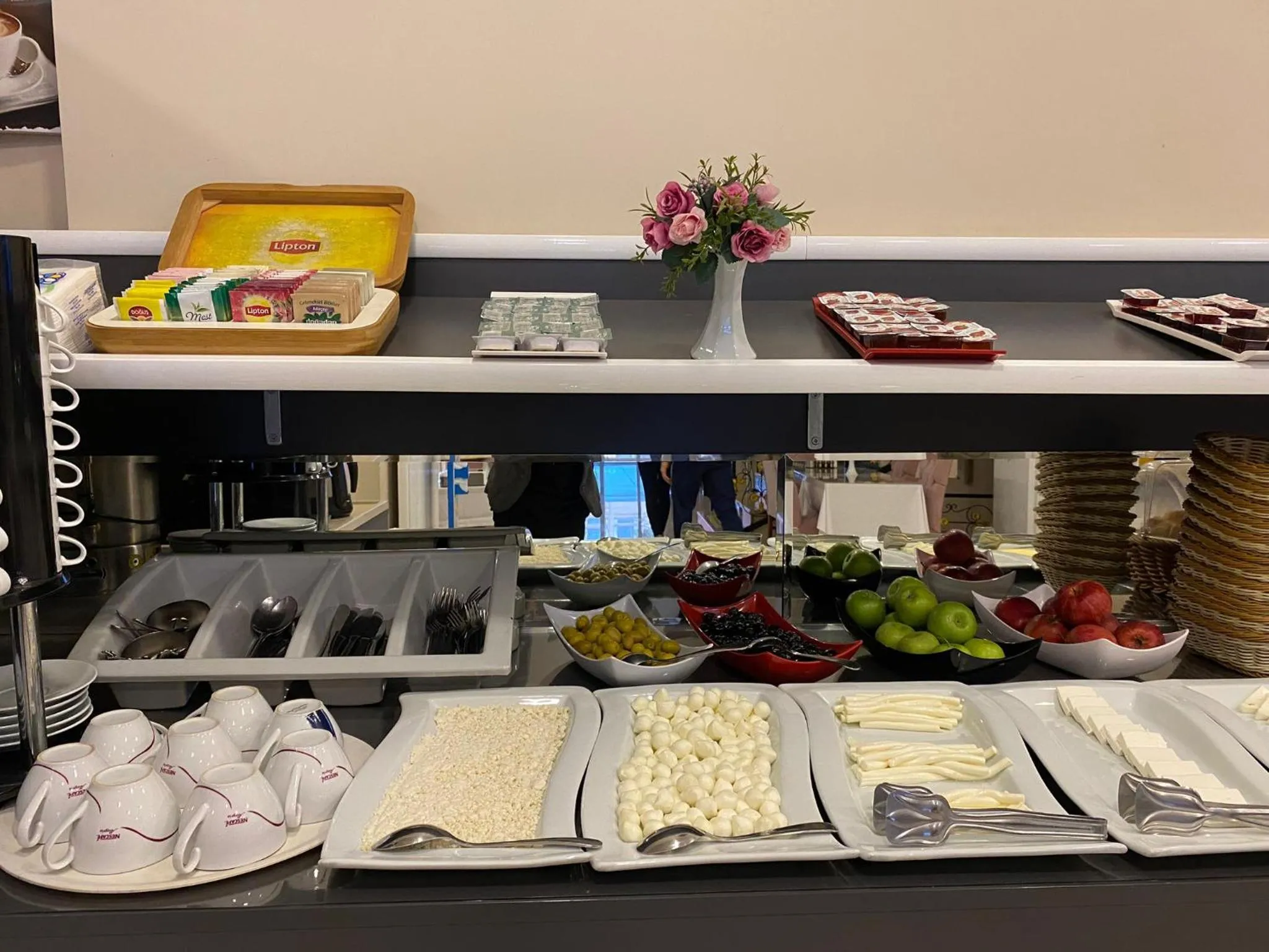 Buffet breakfast in Magnaura House Hotel