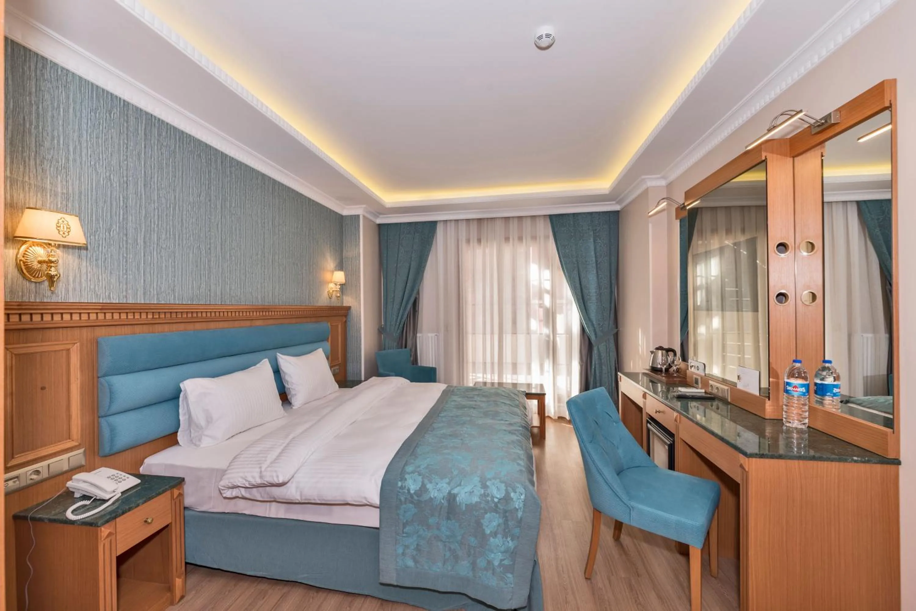 Photo of the whole room, Bed in Magnaura House Hotel