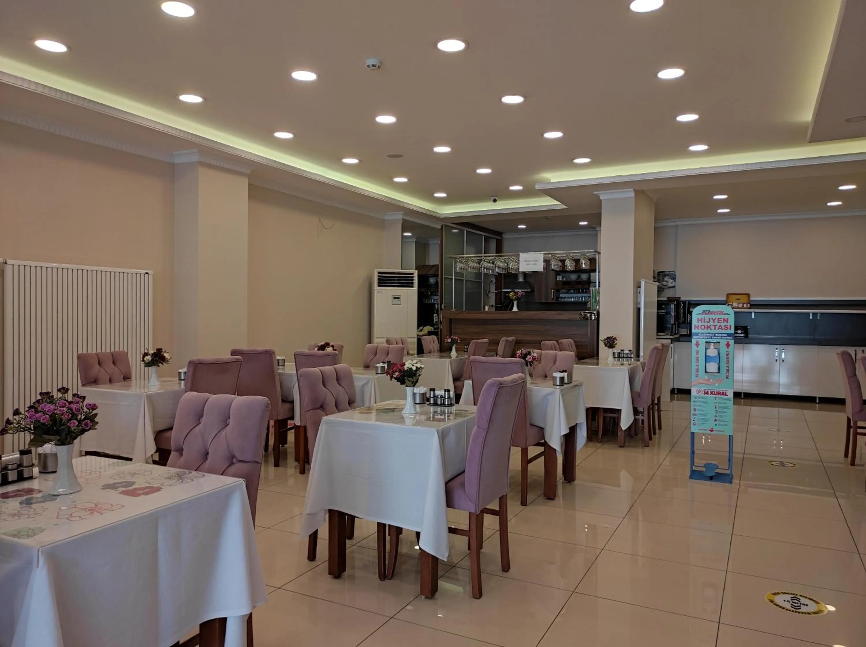 Restaurant/places to eat in Magnaura House Hotel