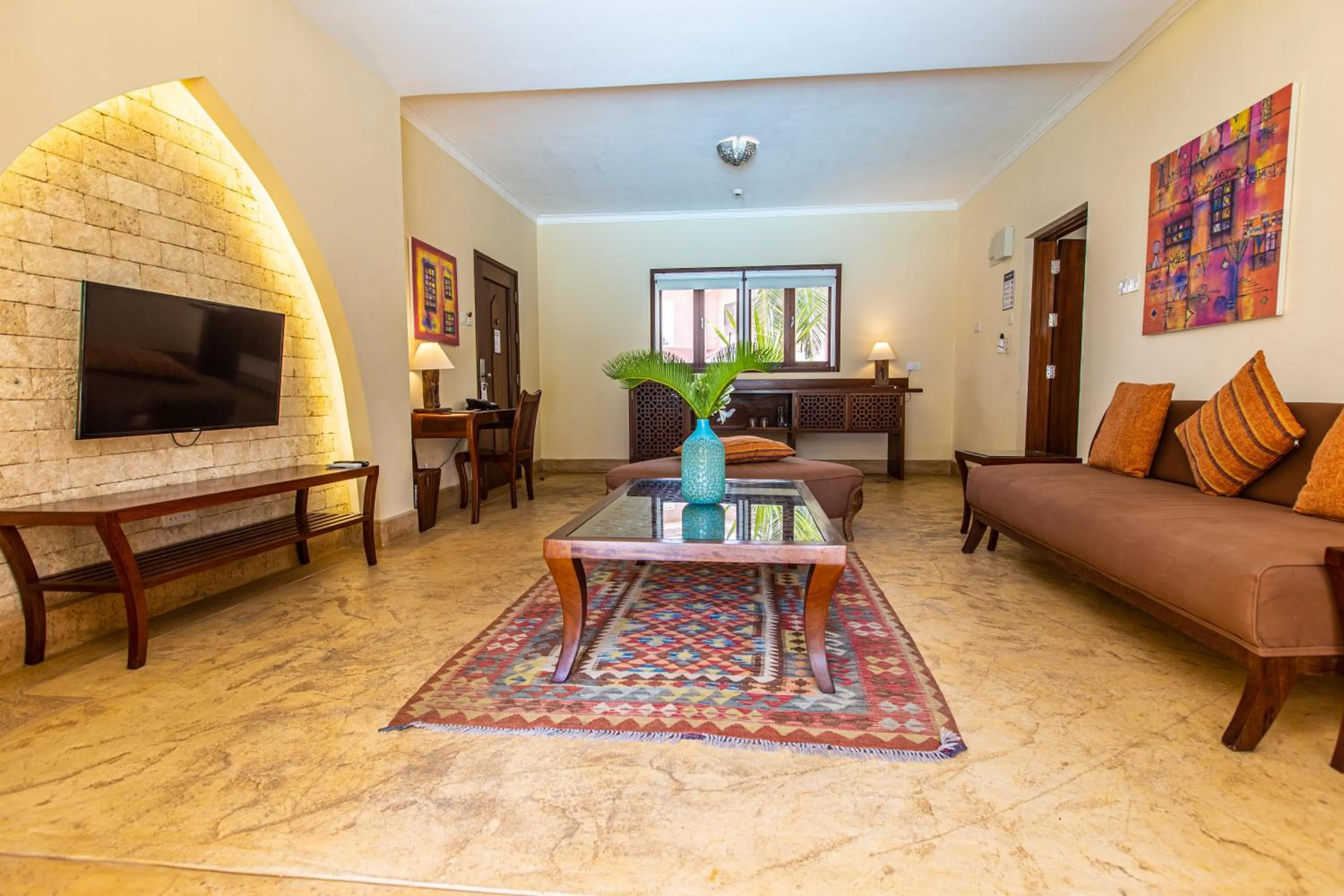 TV and multimedia in Silver Palm Spa & Resort