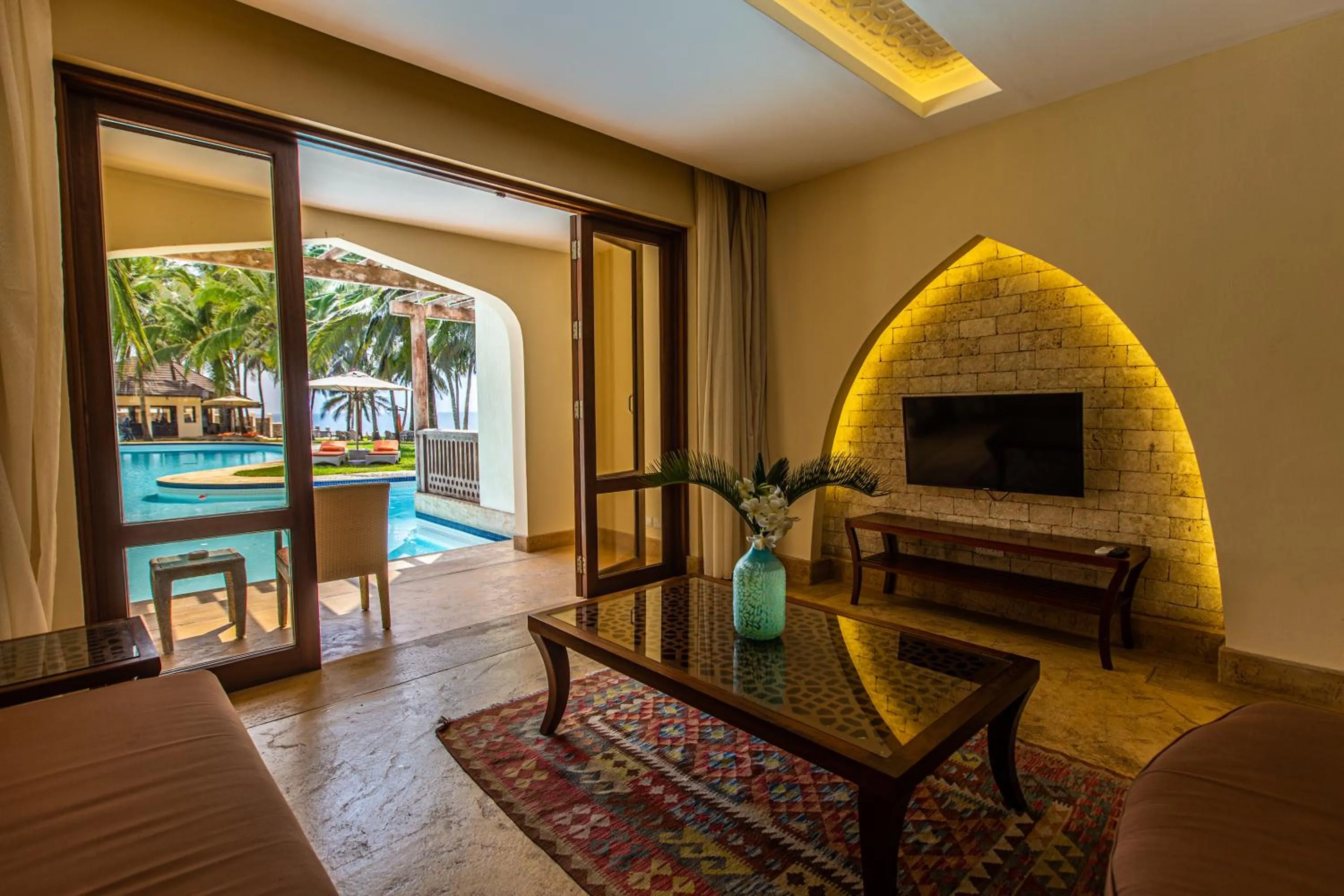 TV and multimedia in Silver Palm Spa & Resort