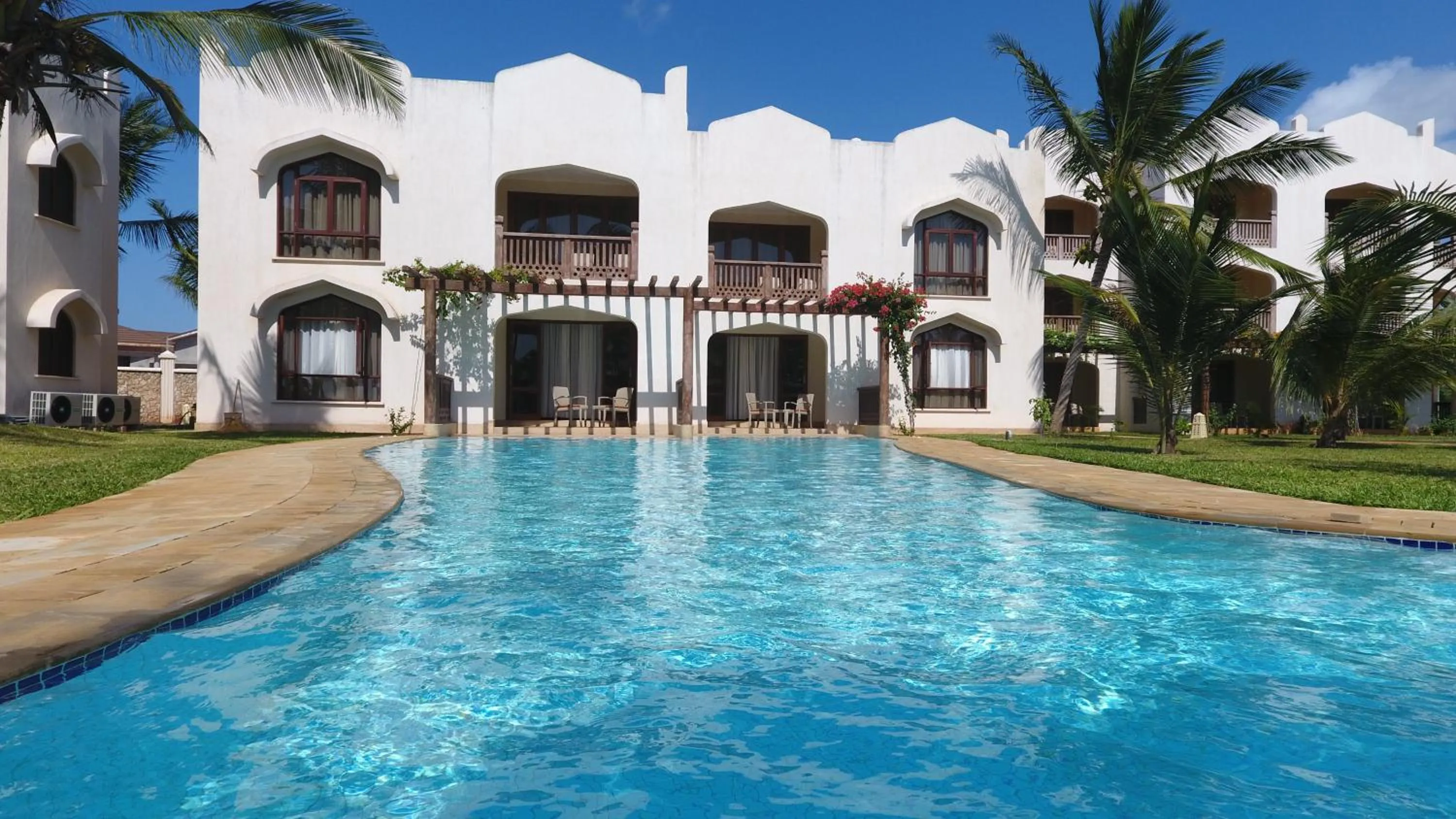 Property building in Silver Palm Spa & Resort