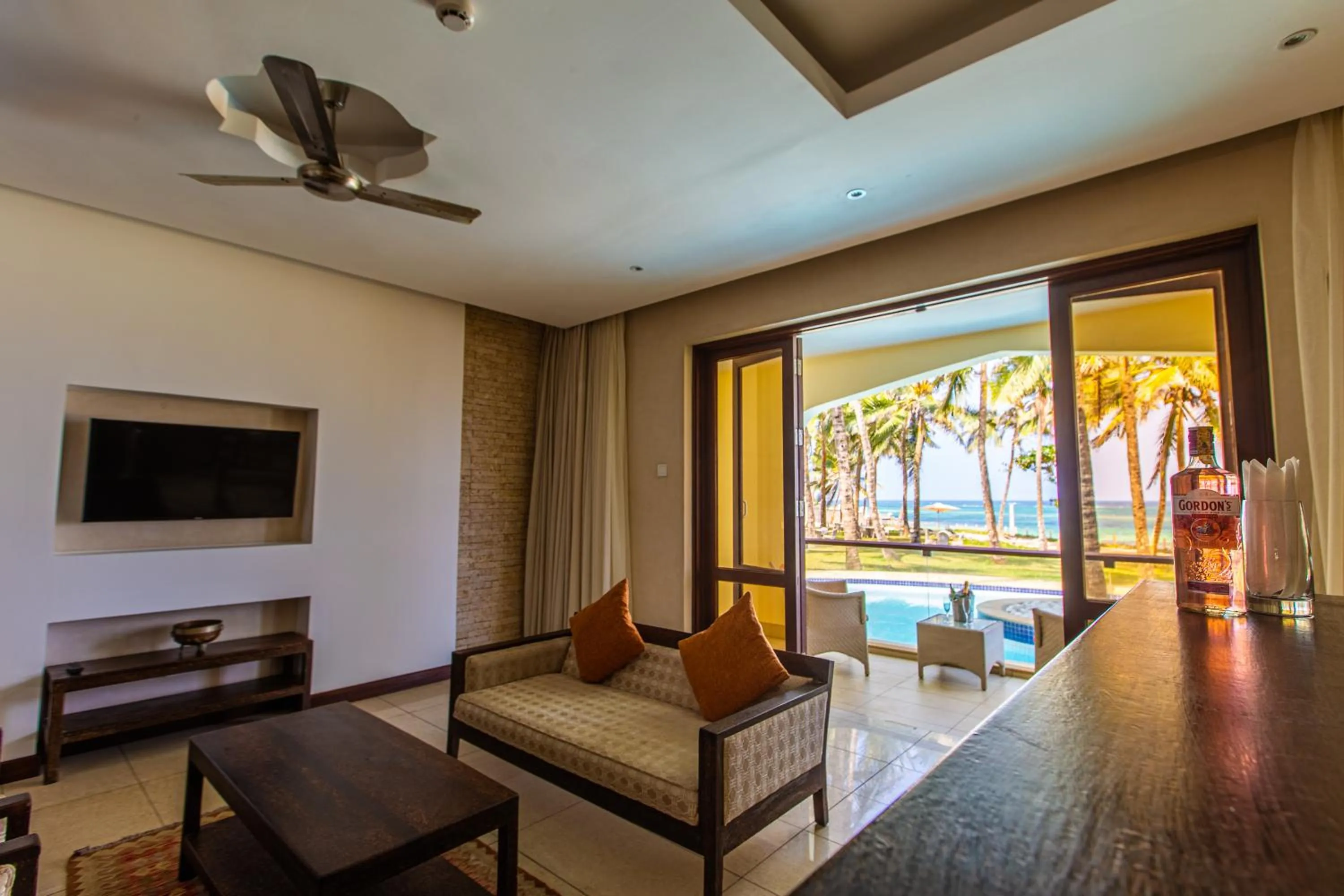 TV and multimedia in Silver Palm Spa & Resort