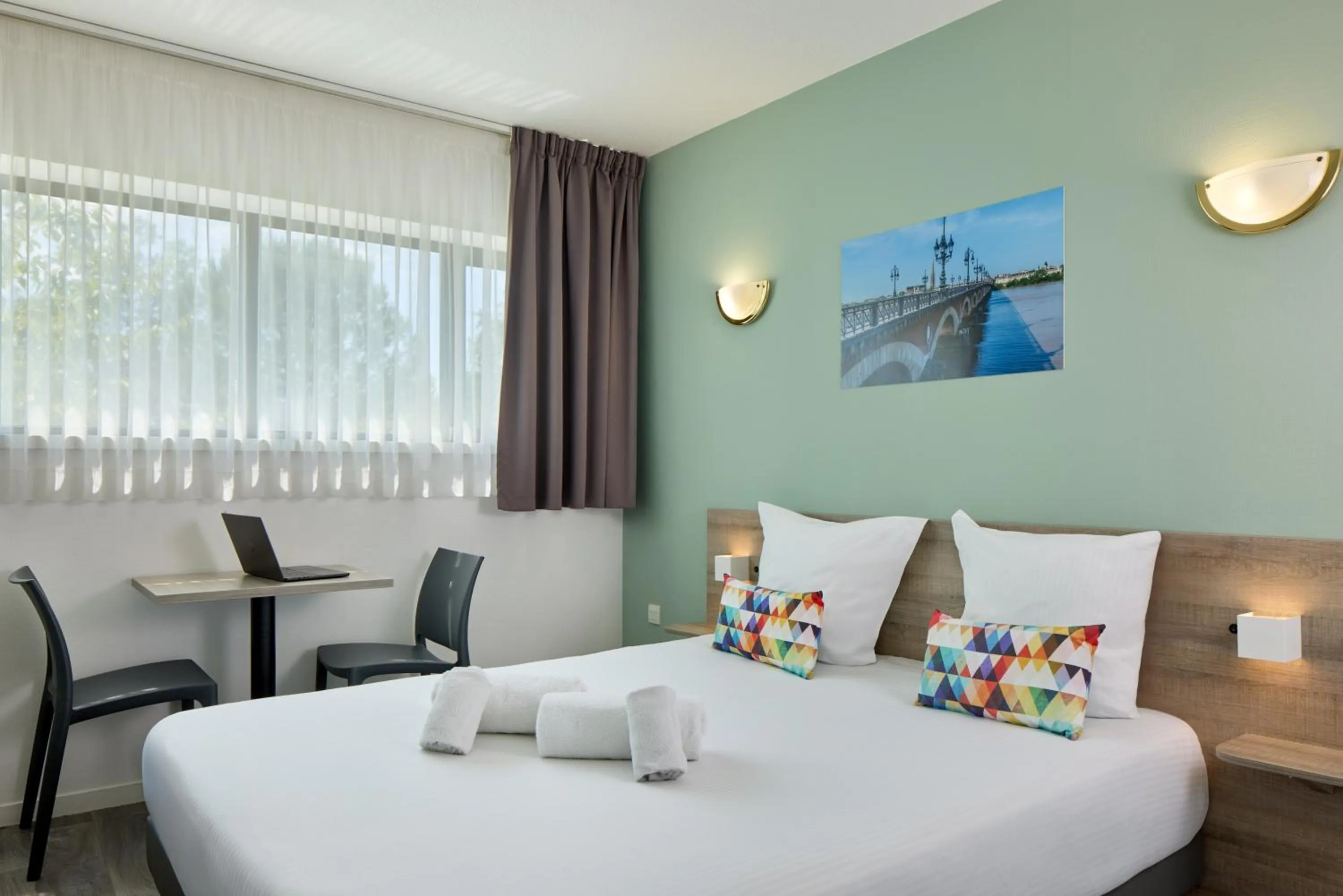 Bed in Zenitude Hôtel-Résidences Bordeaux Aéroport Mérignac