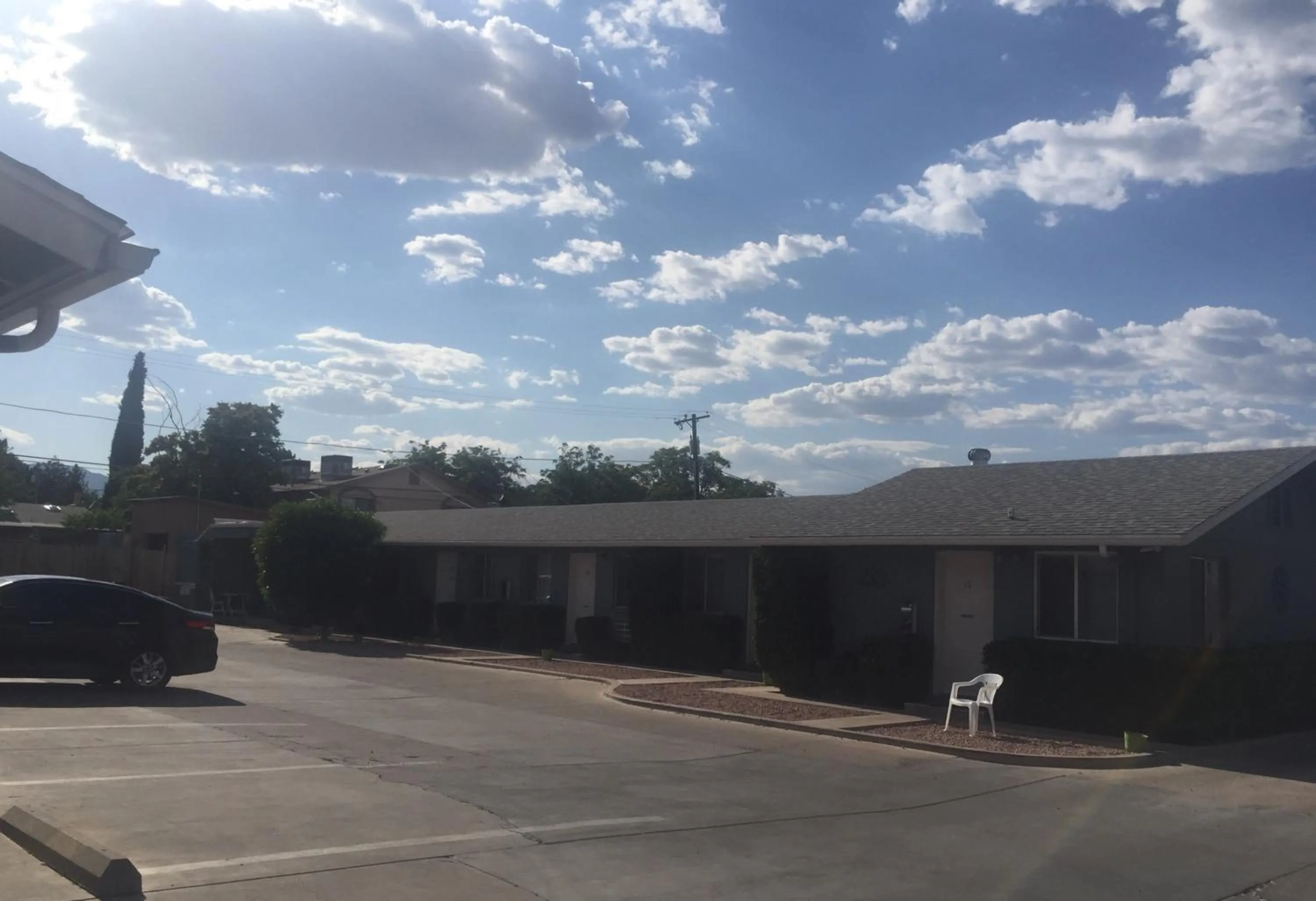Property building in Little Daisy Motel