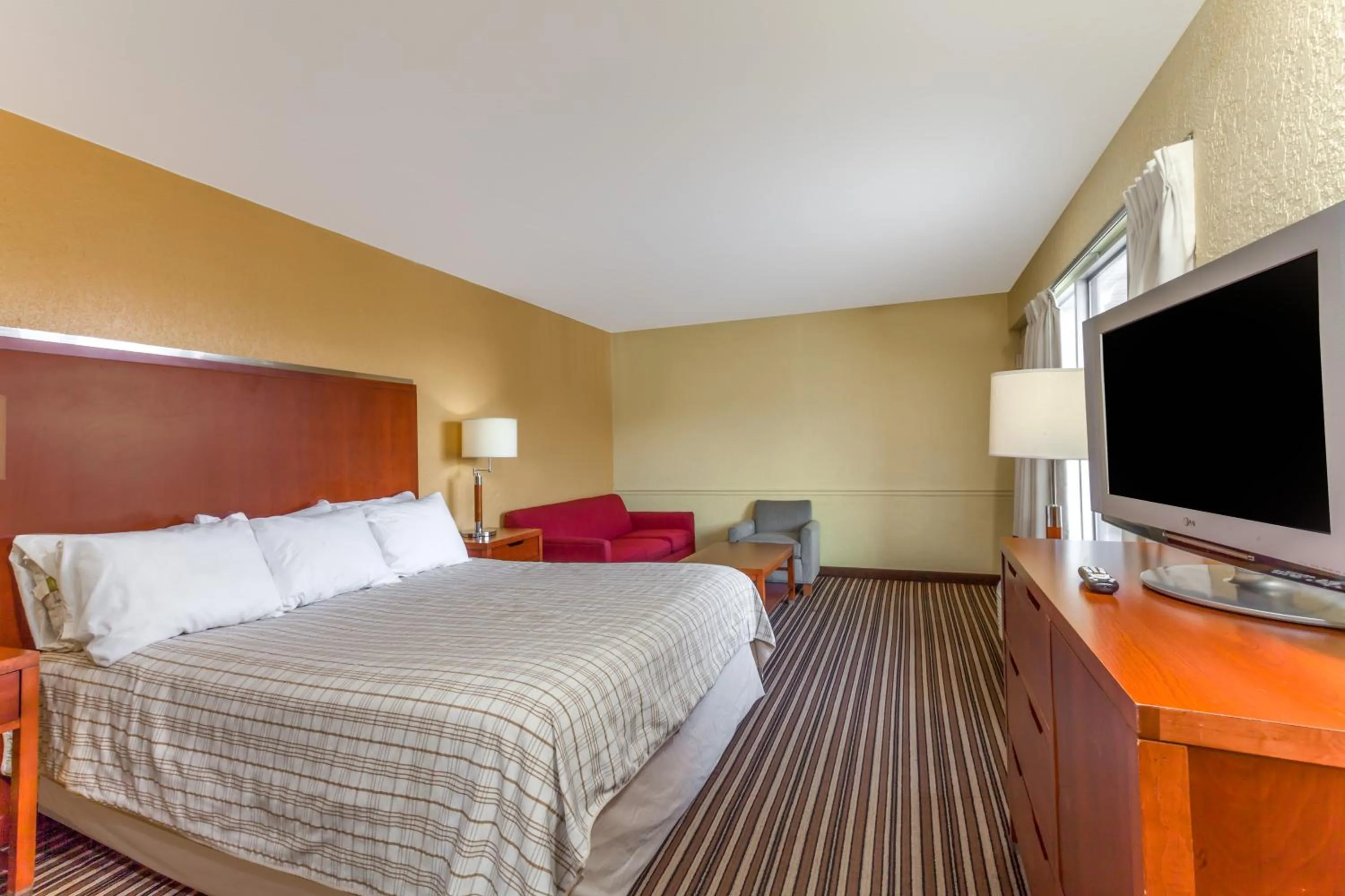 Photo of the whole room, Bed in Lodge at Mill Creek Pigeon Forge