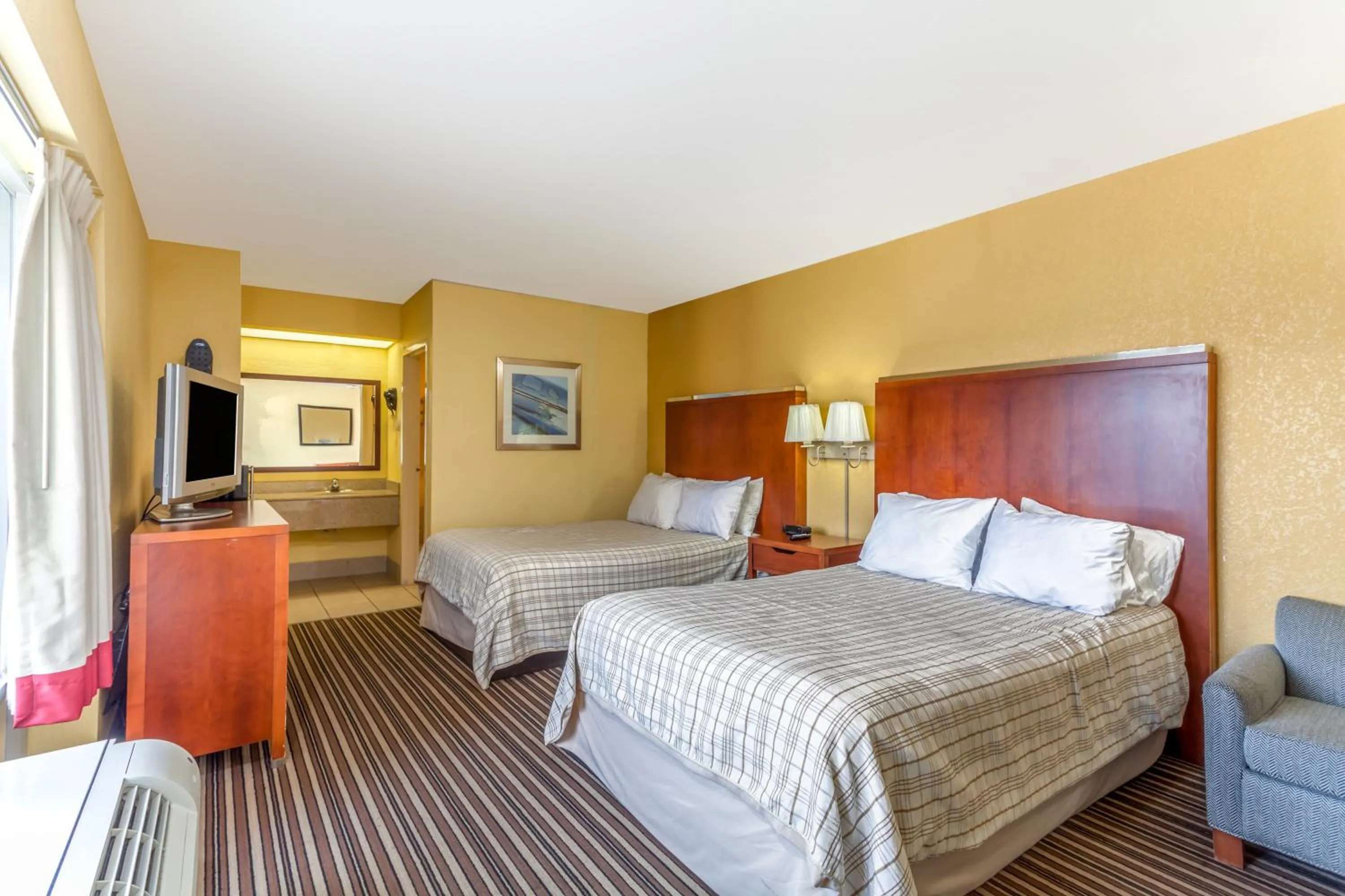 Photo of the whole room, Bed in Lodge at Mill Creek Pigeon Forge