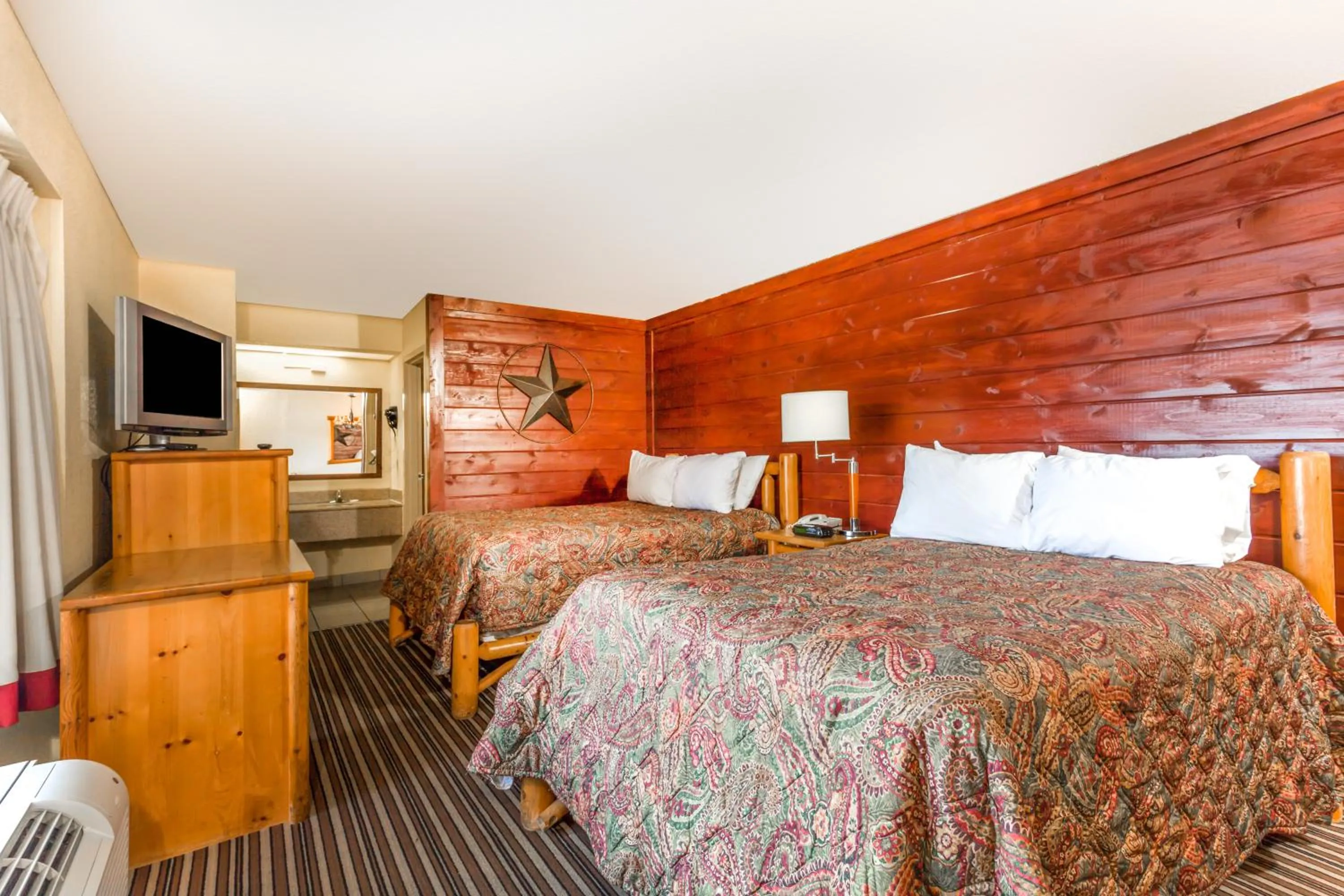 Photo of the whole room, Bed in Lodge at Mill Creek Pigeon Forge