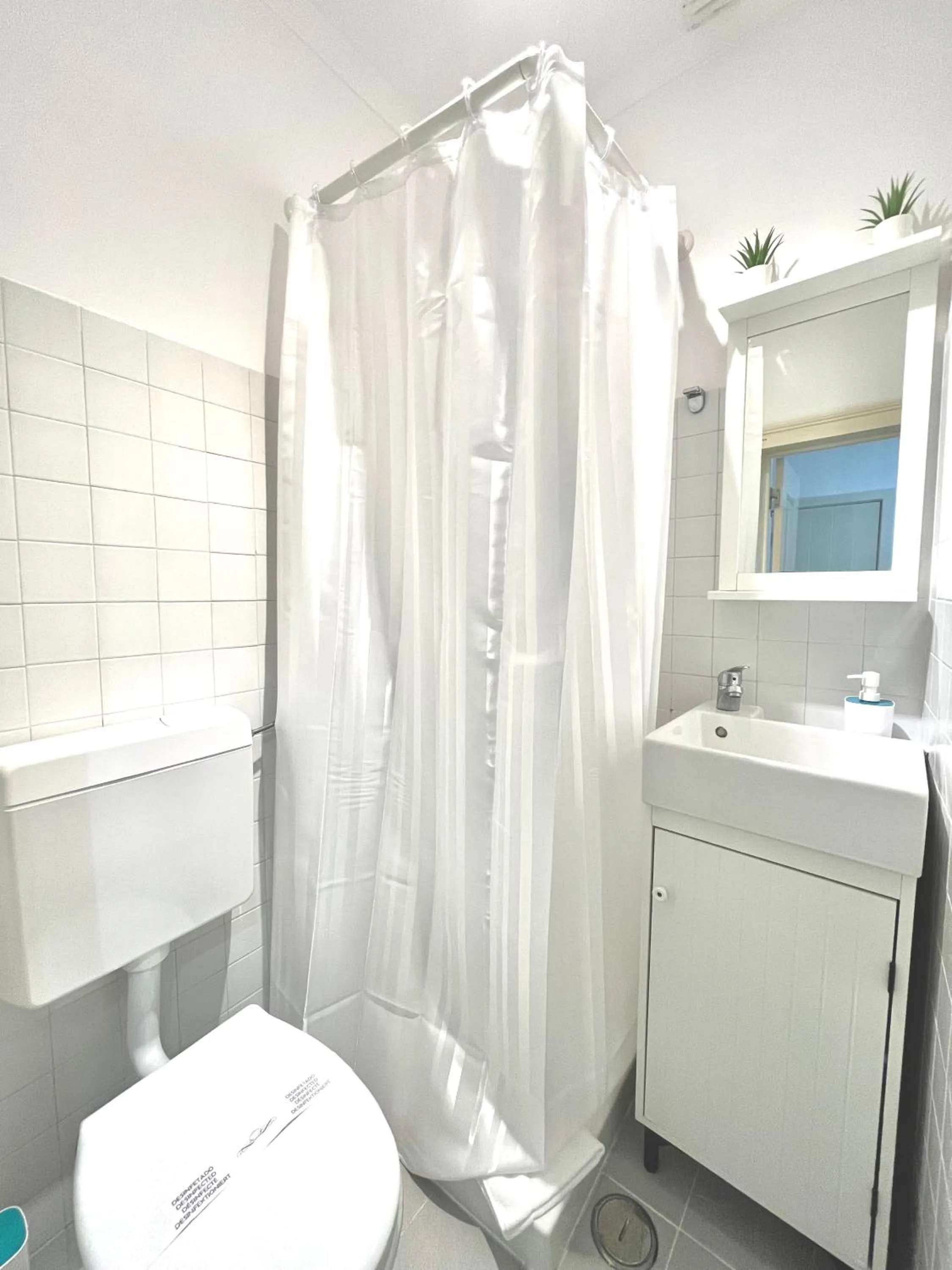 Shower in Apartments Center Castelo de São Jorge