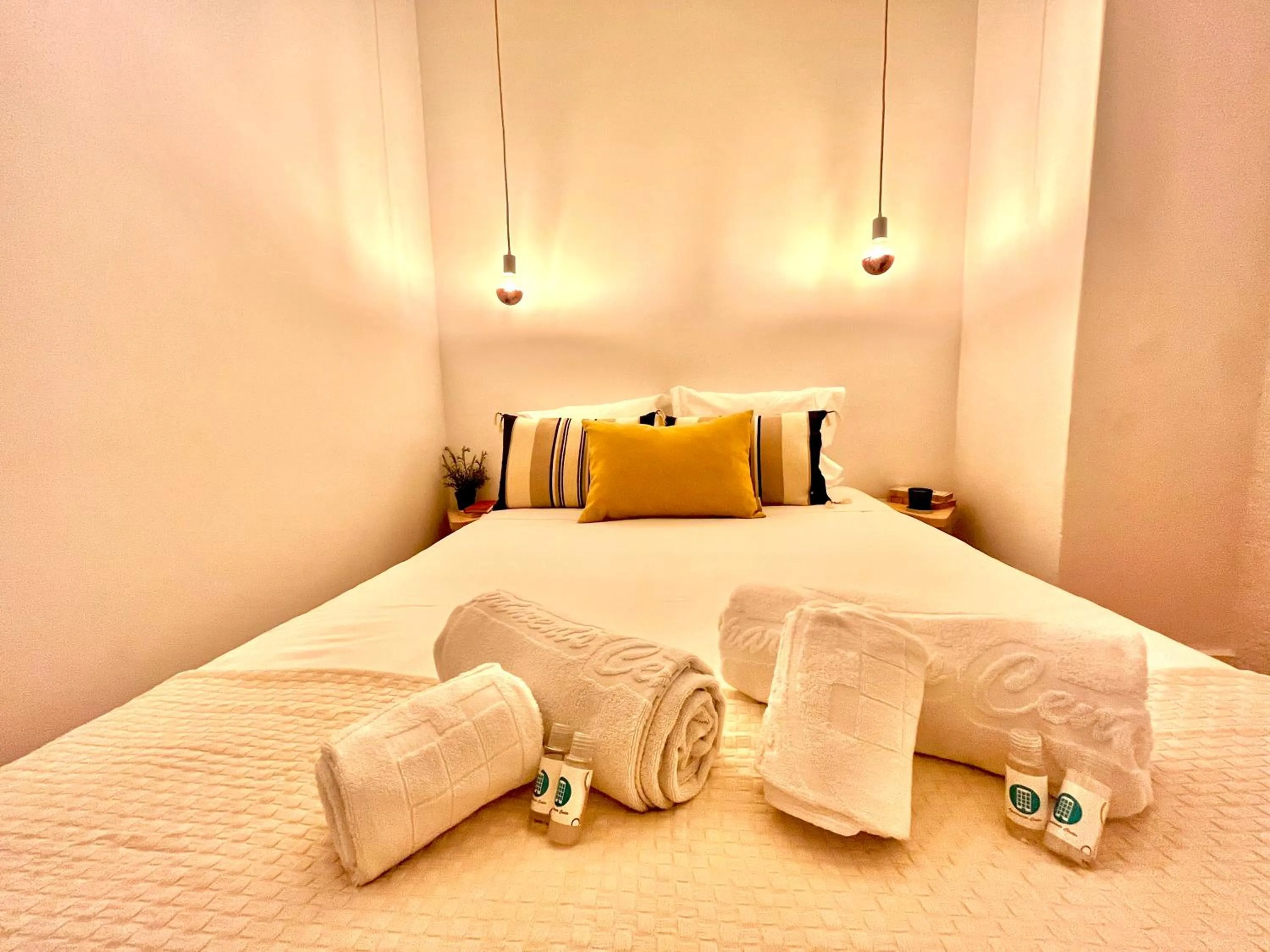 Bed in Apartments Center Castelo de São Jorge