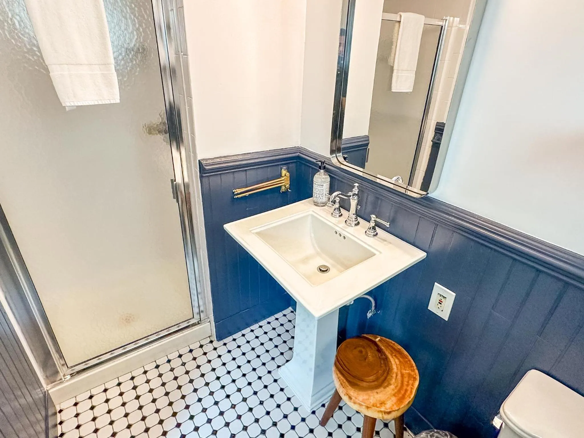 Bathroom in Beachliner Hotel