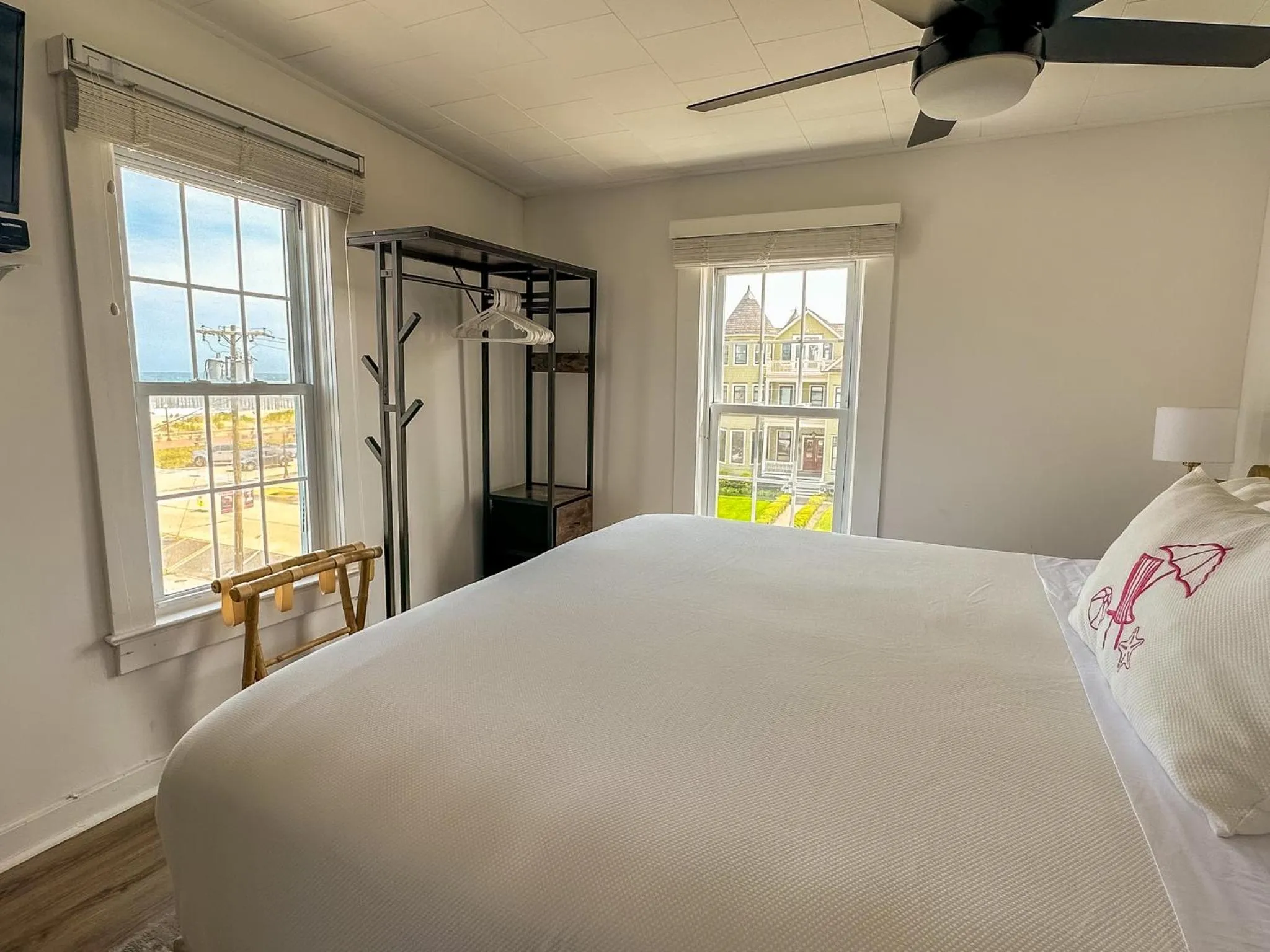 Bedroom, Bed in Beachliner Hotel