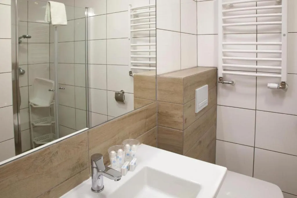 Shower in Sanatorium Mewa