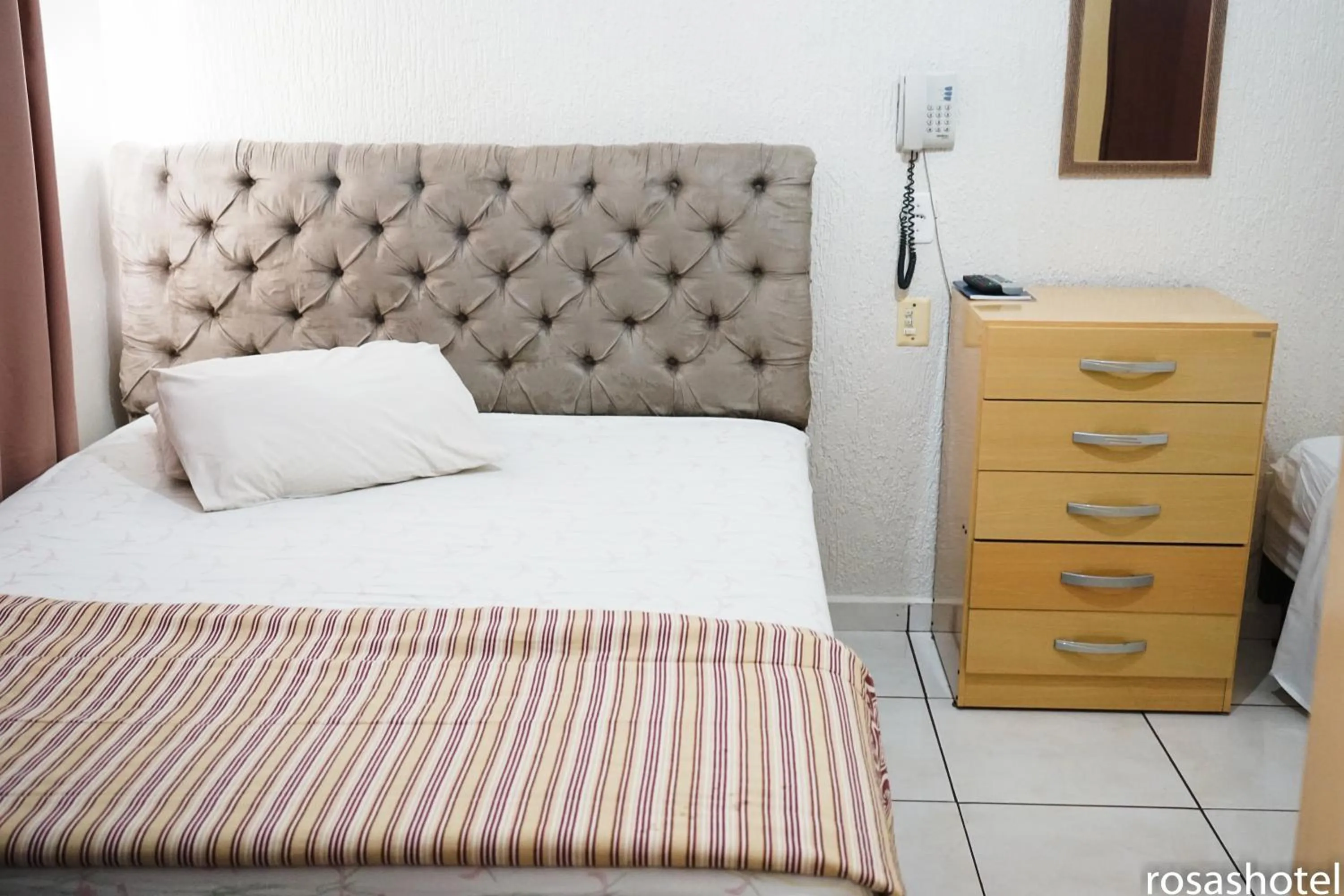 Comfort Triple Room in Rosa's Hotel