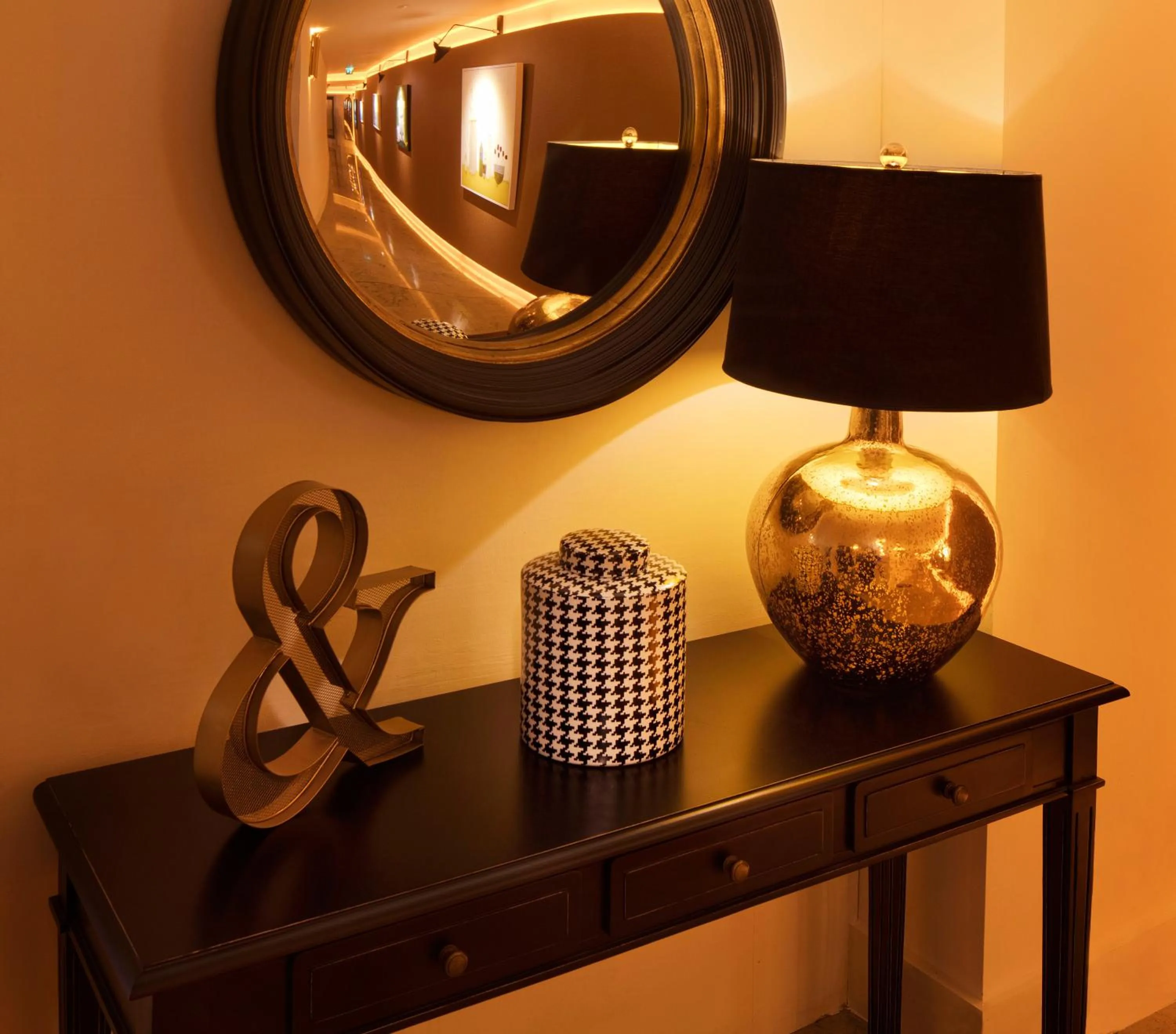 Decorative detail in The Address Connolly