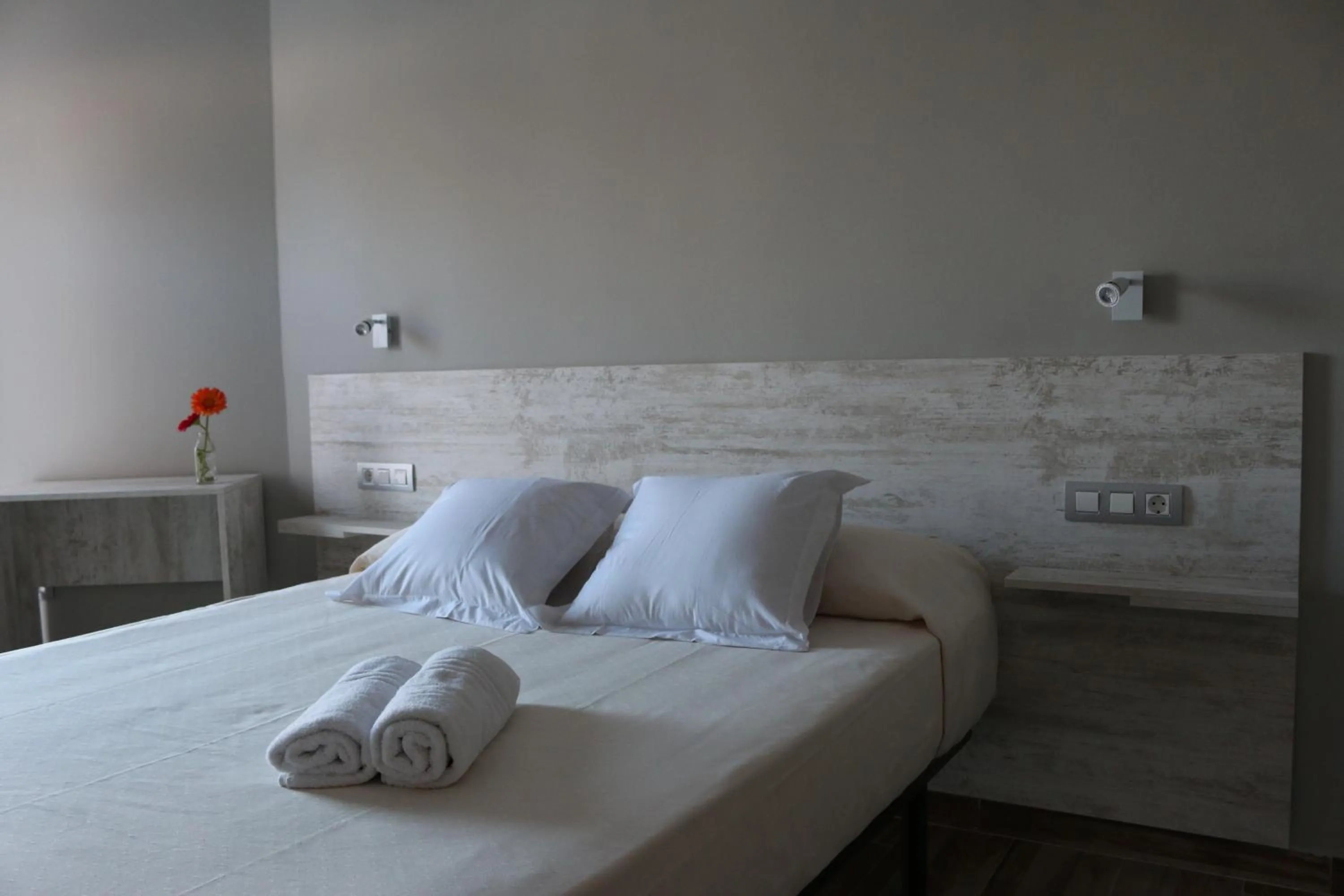 Photo of the whole room, Bed in Te Maná Hotel