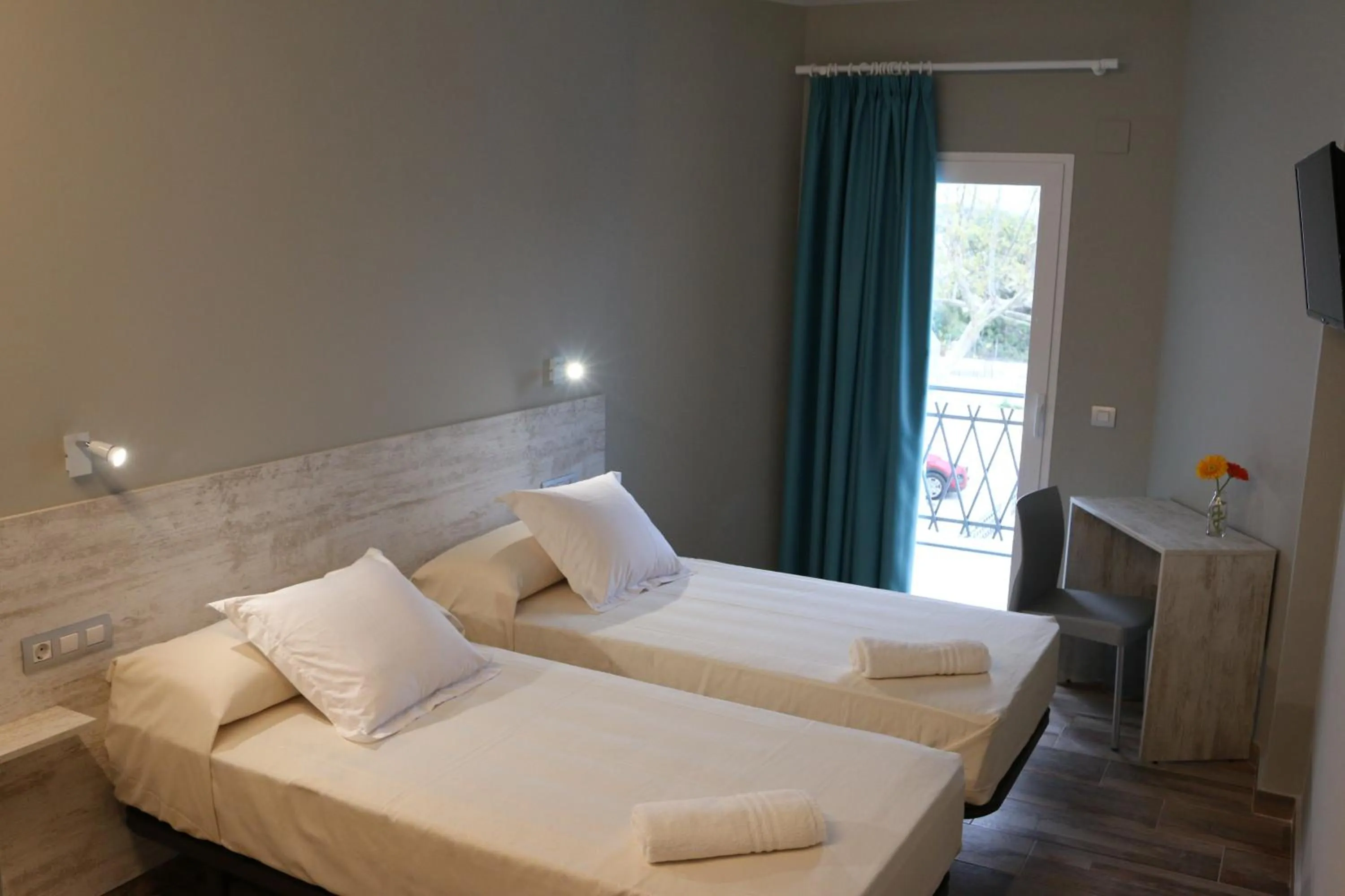 Photo of the whole room, Bed in Te Maná Hotel