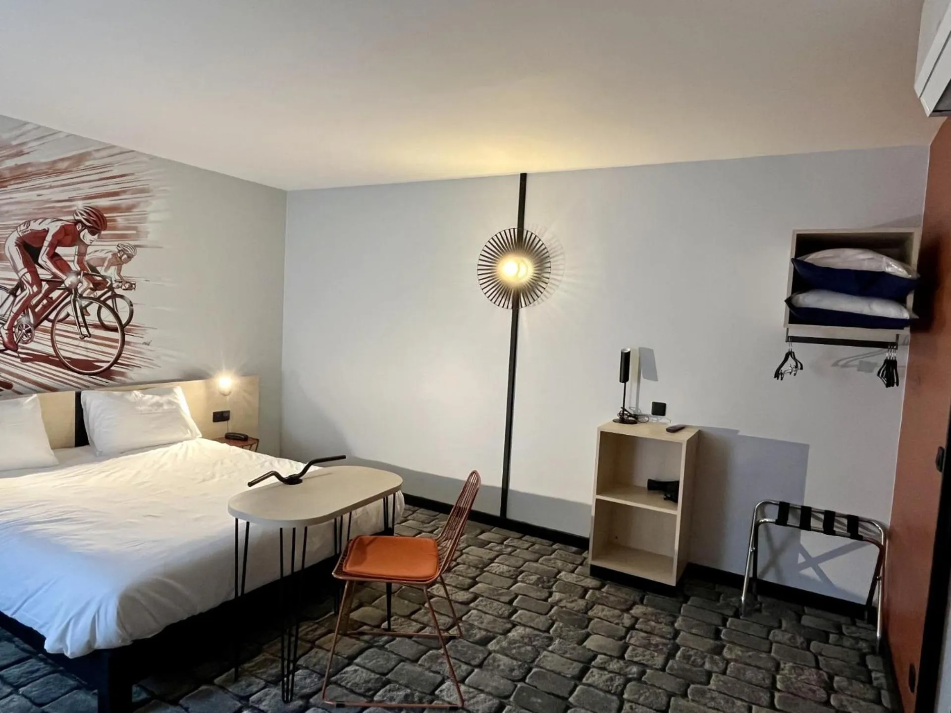 Bed in Hôtel Morphée Lille Villeneuve d'Ascq