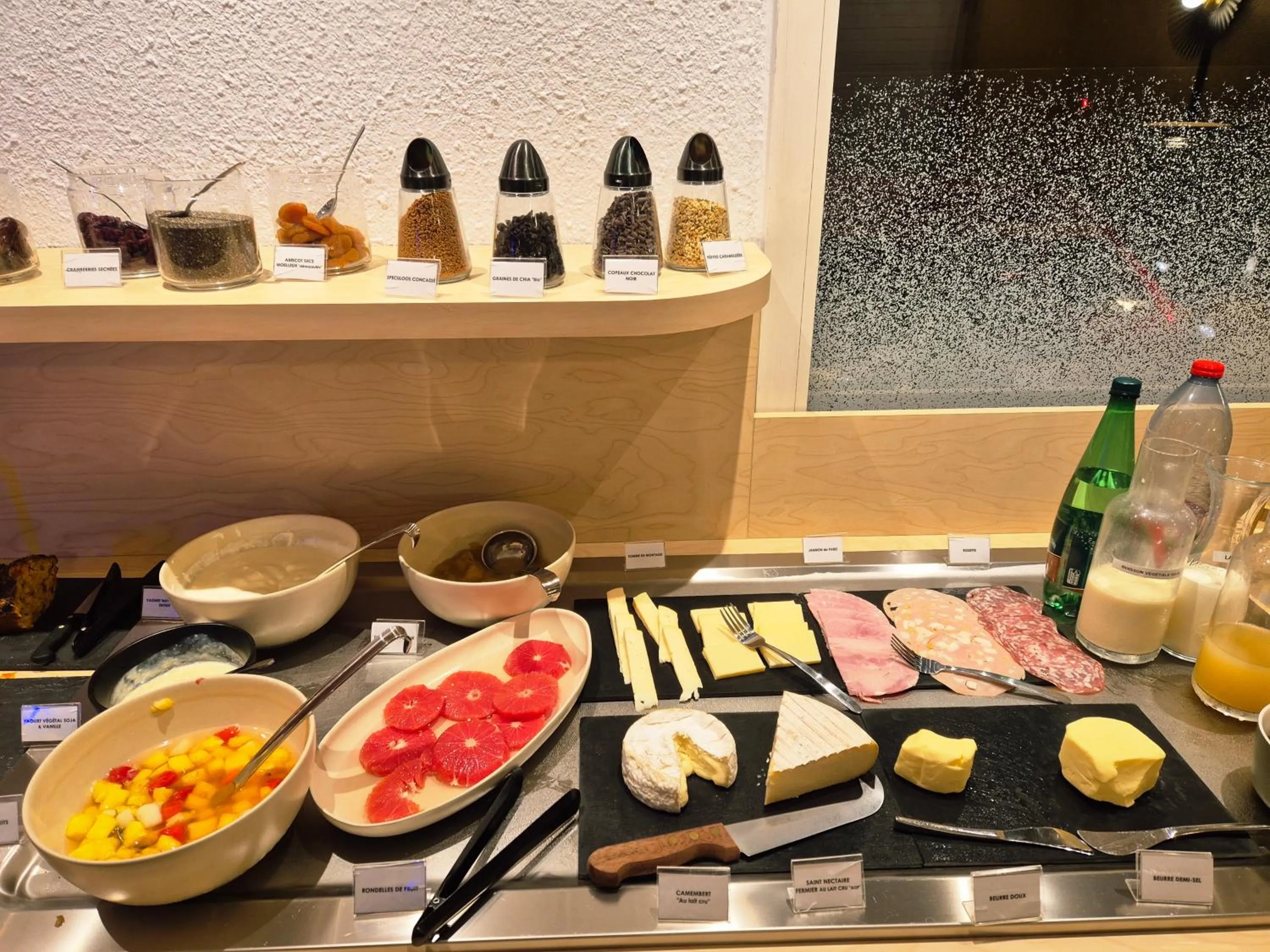 Breakfast in Hôtel Morphée Lille Villeneuve d'Ascq