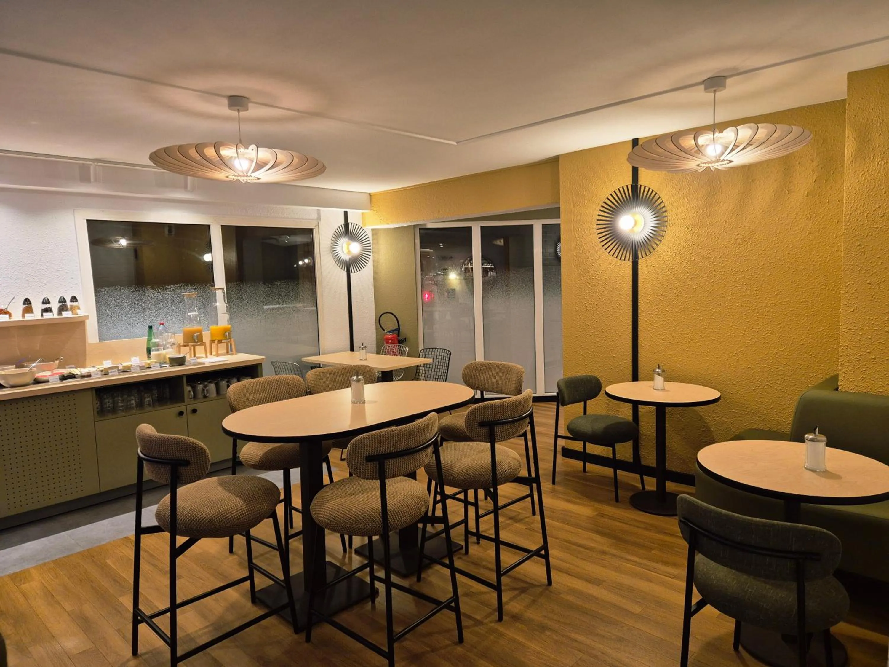 Breakfast in Hôtel Morphée Lille Villeneuve d'Ascq